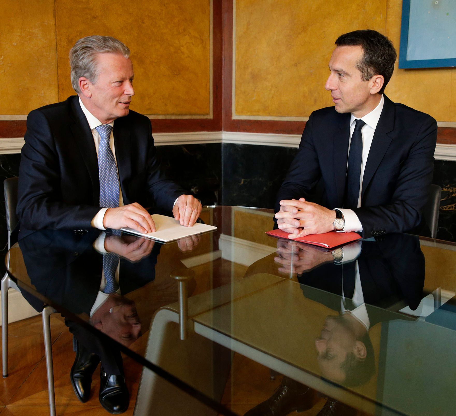 Am 17. Mai 2016 trafen Vizekanzler und Bundesminister Reinhold Mitterlehner (l.) und Christian Kern (r.) zu einem Arbeitsgespr&auml;ch zusammen.