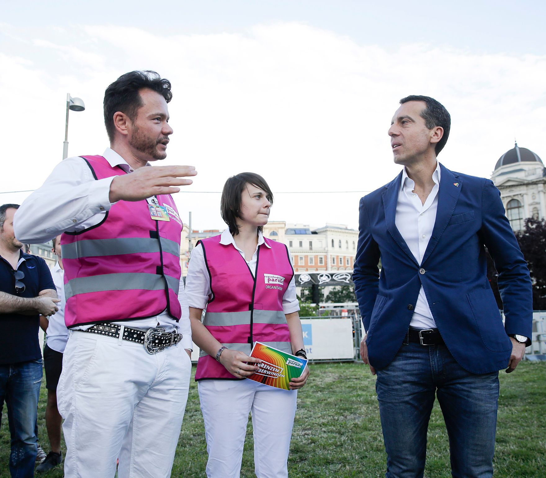 Am 18. Juni 2016 besuchte Bundeskanzler Christian Kern die Regenbogenparade.