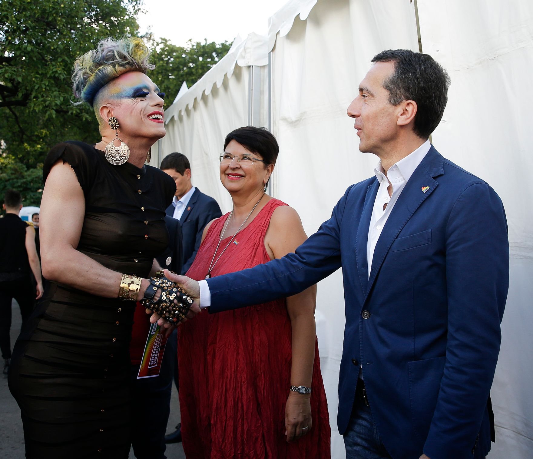 Am 18. Juni 2016 besuchte Bundeskanzler Christian Kern die Regenbogenparade.