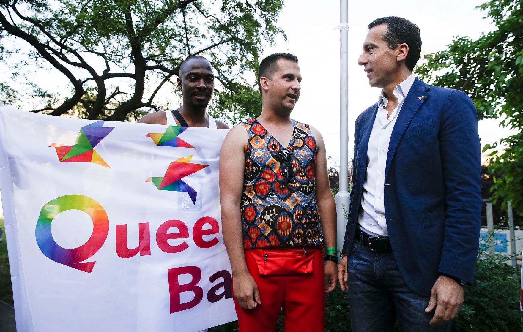 Am 18. Juni 2016 besuchte Bundeskanzler Christian Kern die Regenbogenparade.