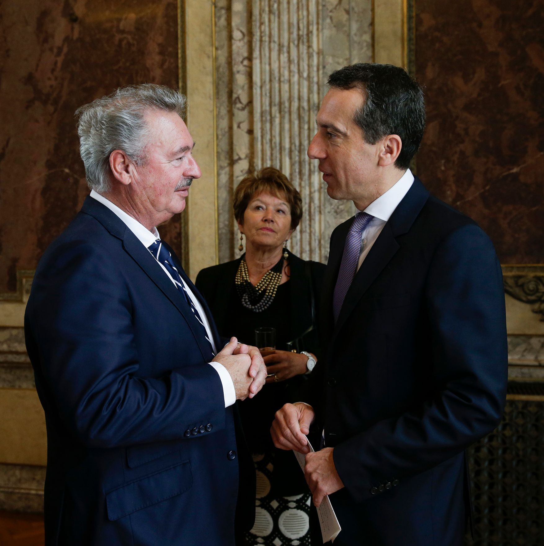 Am 19. Juni 2016 gaben Bundeskanzler und Vizekanzler eine Matinee f&uuml;r Bundespr&auml;sident Heinz Fischer im Wiener Burgtheater. Im Bild Bundeskanzler Christian Kern (r.) mit dem luxemburgischen Au&szlig;enminister Jean Asselborn (l.).