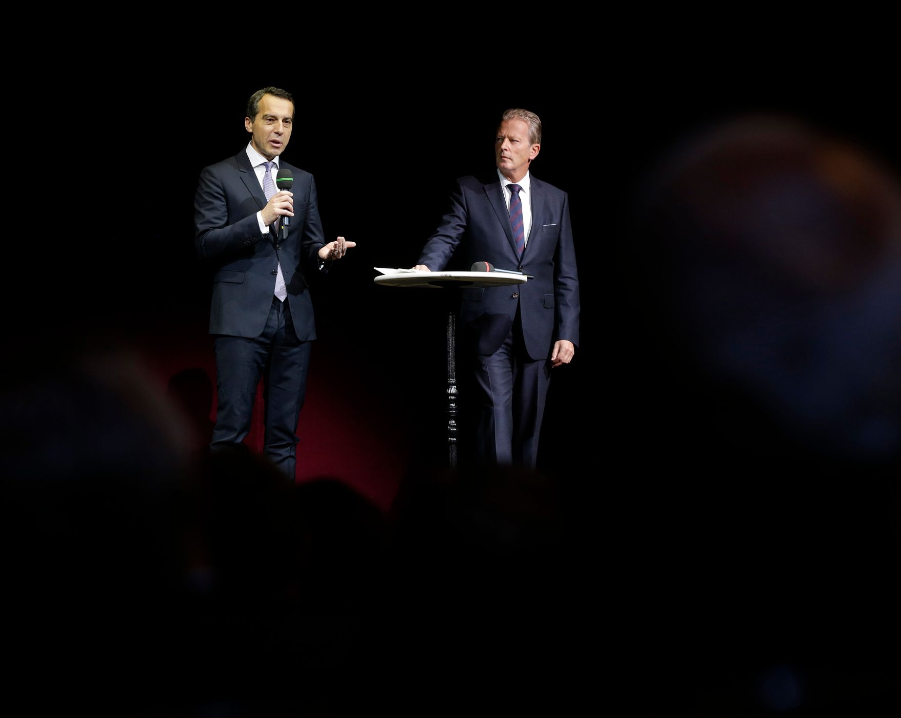 Am 19. Juni 2016 gaben Bundeskanzler Christian Kern (l.) und Vizekanzler und Bundesminister Reinhold Mitterlehner (r.) eine Matinee f&uuml;r Bundespr&auml;sident Heinz Fischer im Wiener Burgtheater.