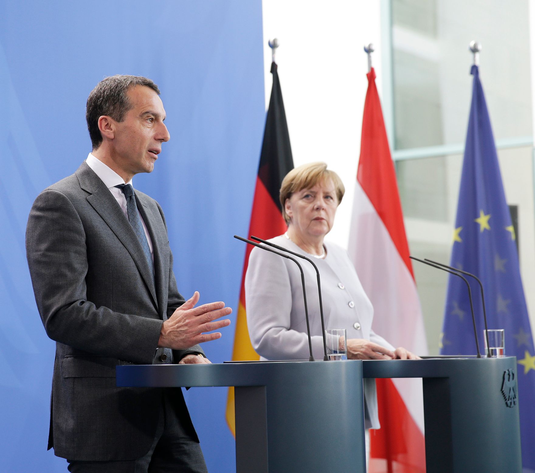 Am 23. Juni 2016 traf Bundeskanzler Christian Kern (l.) im Rahmen seines Besuches in Berlin die deutsche Bundeskanzlerin Angela Merkel (r.) zu einem Gespr&auml;ch. Im Anschluss fand eine Pressekonferenz statt.