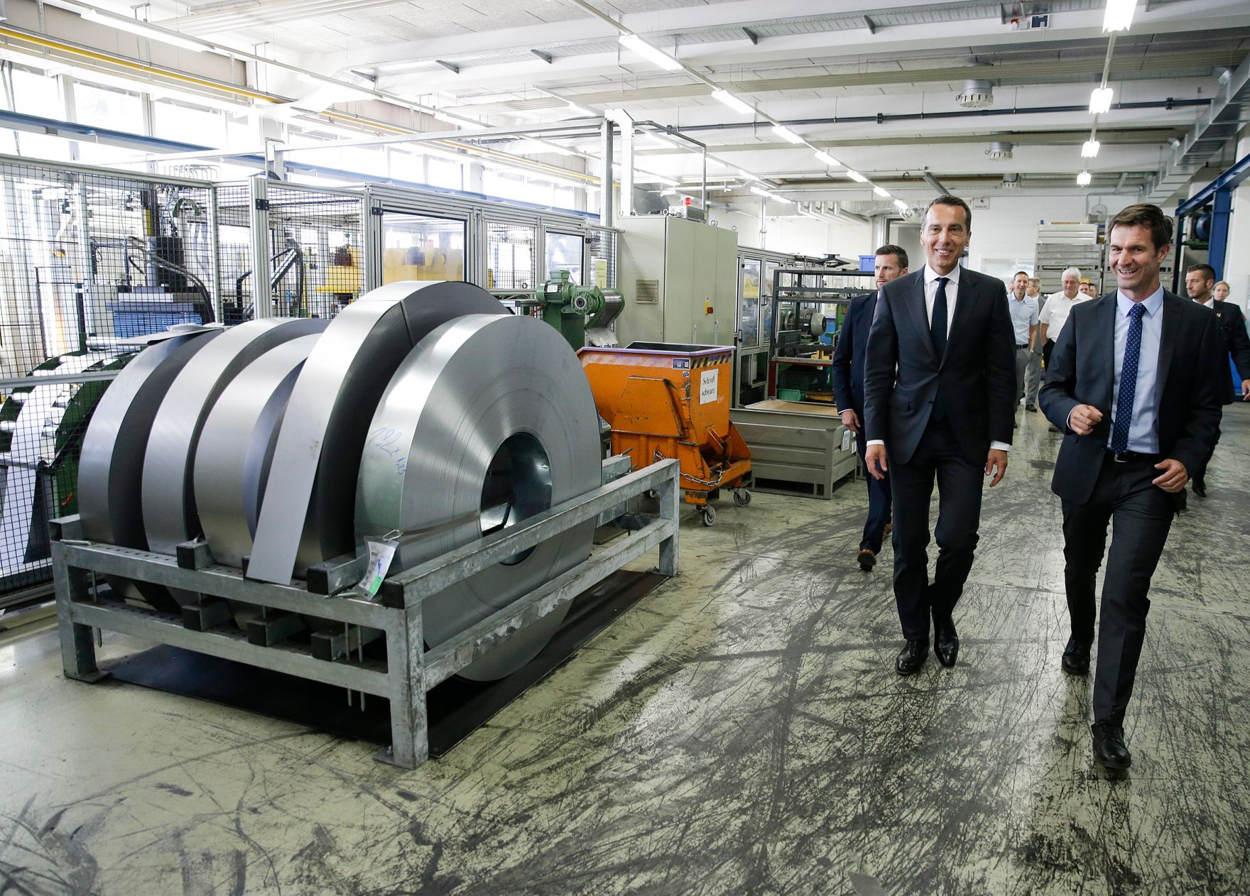 Am 19. Juli 2016 besuchte Bundeskanzler Christian Kern (l.) das Bundesland Vorarlberg. Im Bild bei der Firma Grass.