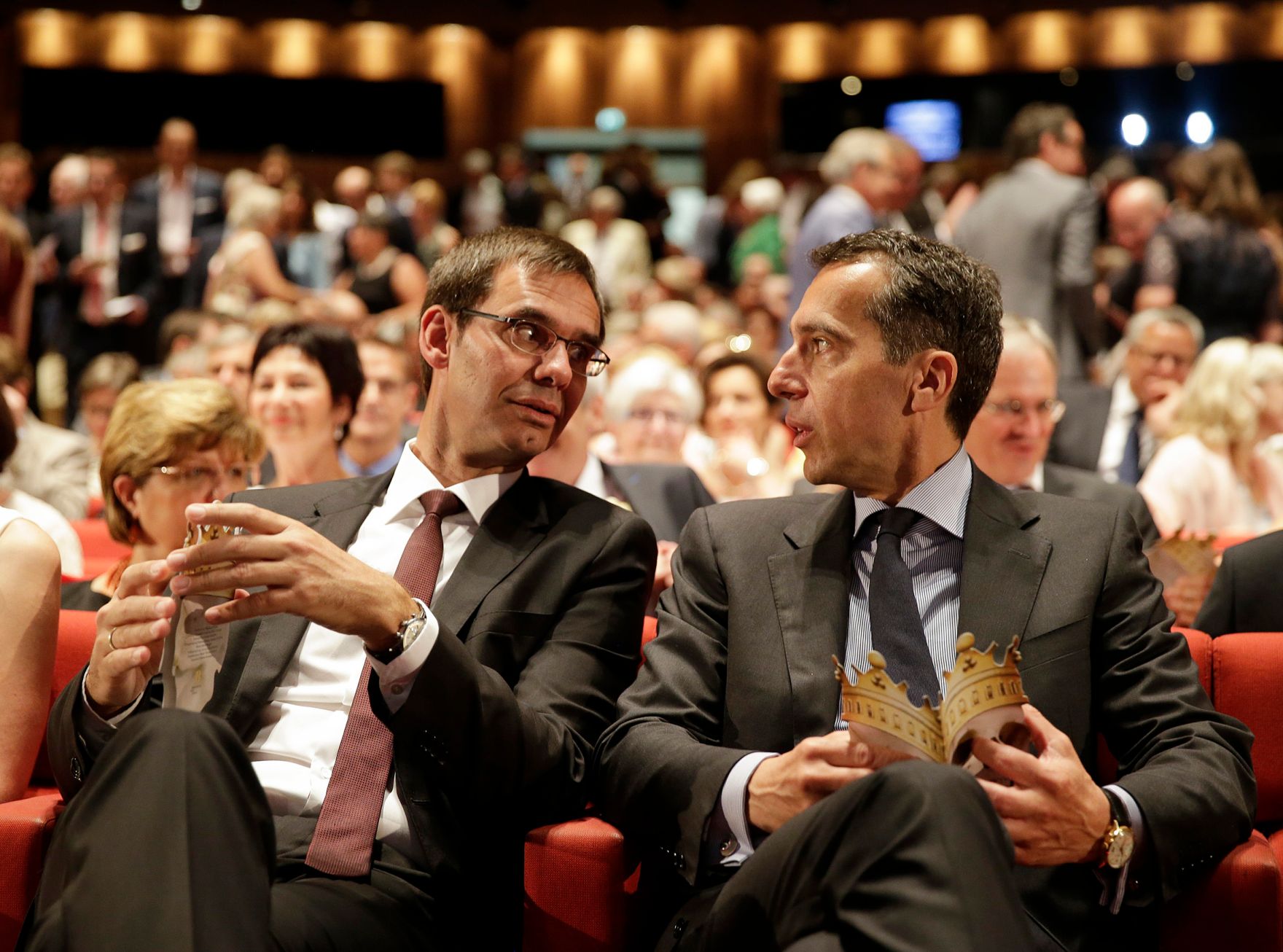 Am 20. Juli besuchte Bundeskanzler Christian Kern (r.) die Er&ouml;ffnung der Bregenzer Festspiele 2016 in Vorarlberg. Im Bild mit Landeshauptmann Markus Wallner (l.).