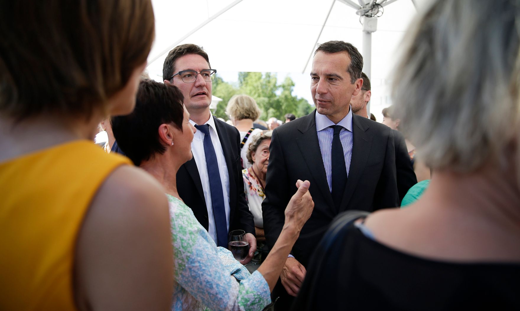 Am 20. Juli besuchte Bundeskanzler Christian Kern (r.) die Er&ouml;ffnung der Bregenzer Festspiele 2016 in Vorarlberg.
