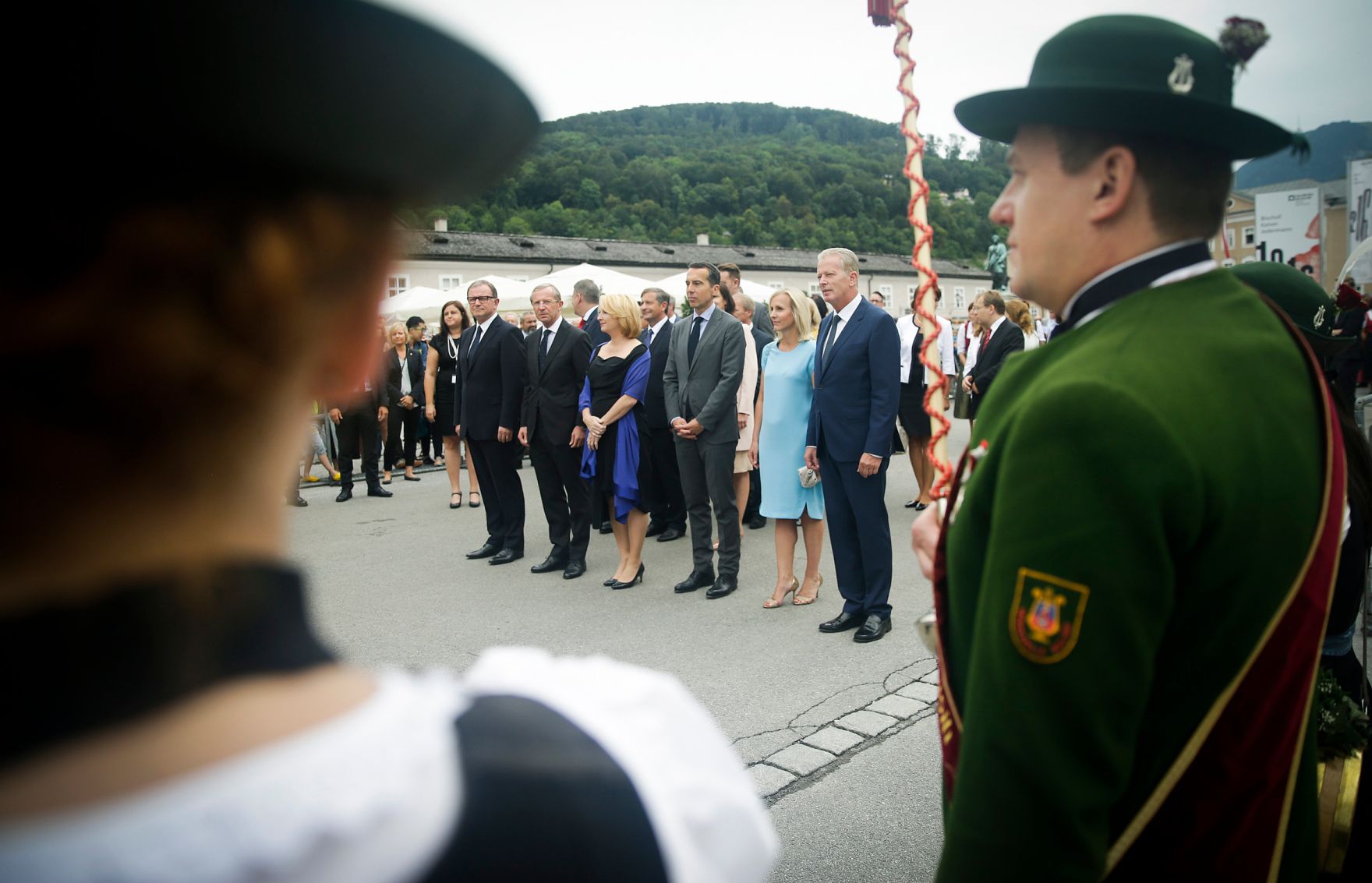 Am 28. Juli 2016 fand der Festakt anl&auml;sslich der Er&ouml;ffnung der 96. Salzburger Festspiele statt. Im Bild (v.l.n.r.) 2. Nationalratspr&auml;sident Karlheinz Kopf, Landeshauptmann Wilfried Haslauer, Nationalratspr&auml;sidentin Doris Bures, Bundeskanzler Christian Kern und Ehefrau Eveline Steinberger-Kern und Vizekanzler und Bundesminister Reinhold Mitterlehner.
