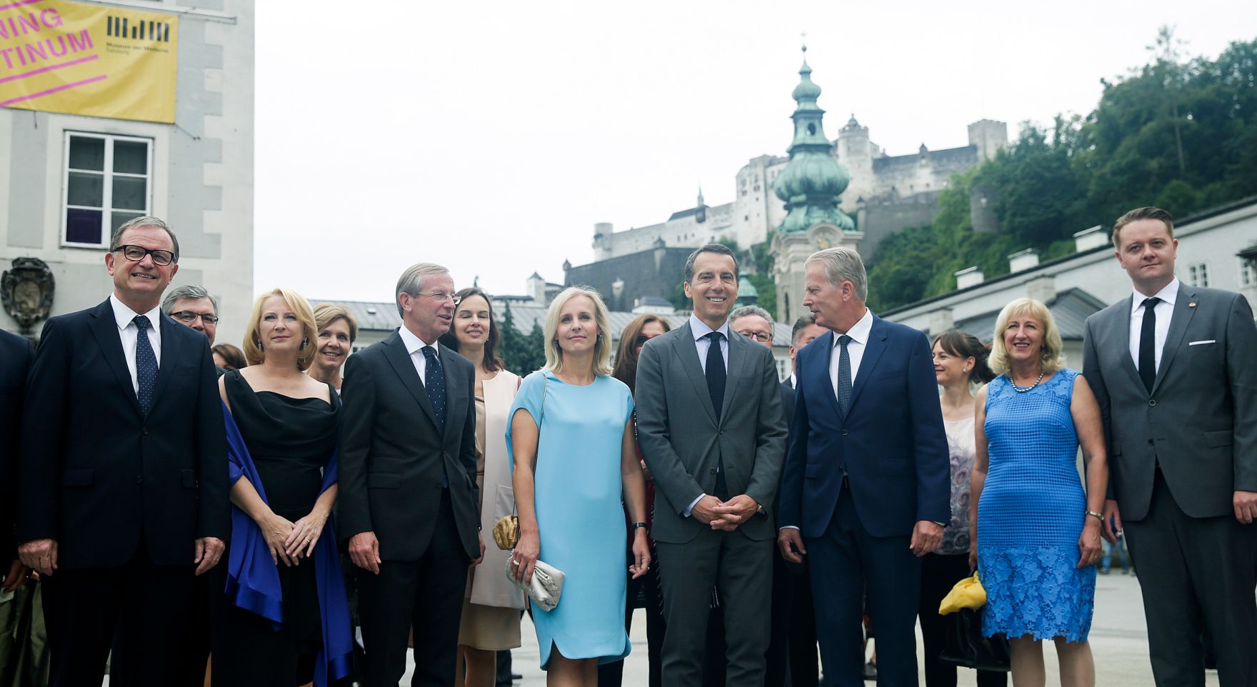 Am 28. Juli 2016 fand der Festakt anl&auml;sslich der Er&ouml;ffnung der 96. Salzburger Festspiele statt. Im Bild (v.r.n.l.) Pr&auml;sident des Bundesrates Mario Lindner, Vizepr&auml;sidentin des Bundesrates Ingrid Winkler, Vizekanzler und Bundesminister Reinhold Mitterlehner, Bundeskanzler Christian Kern und Ehefrau Eveline Steinberger-Kern, Landeshauptmann Wilfried Haslauer, Nationalratspr&auml;sidentin Doris Bures und 2. Nationalratspr&auml;sident Karlheinz Kopf.