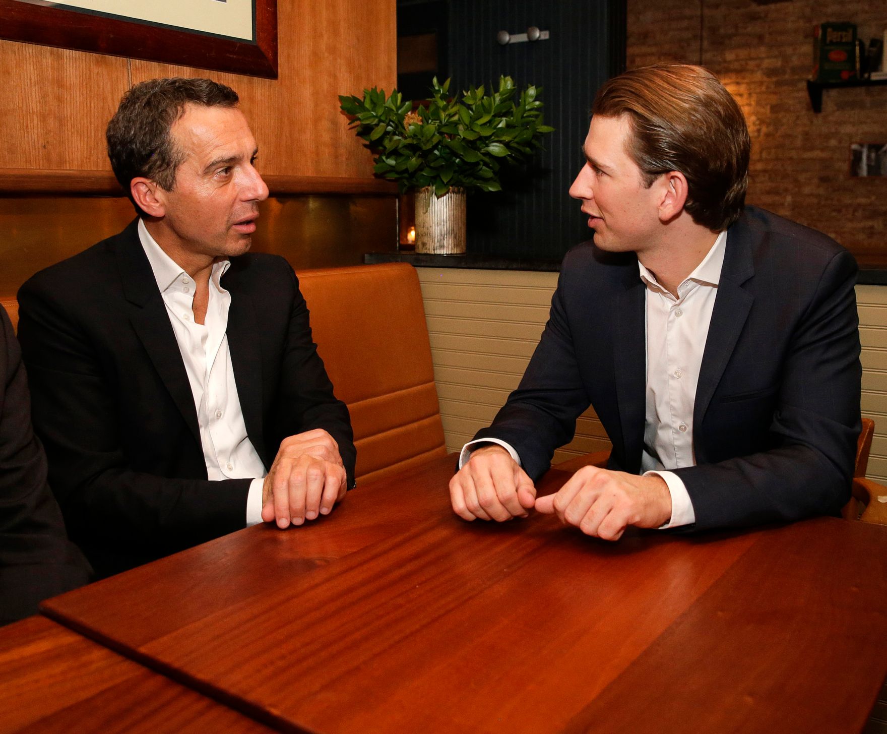 Am 19. September 2016 nahm Bundeskanzler Christian Kern (l.) am Gipfeltreffen der Vereinten Nationen zu Flucht und Migration in New York teil. Im Bild mit Au&szlig;enminister Sebastian Kurz (r.).