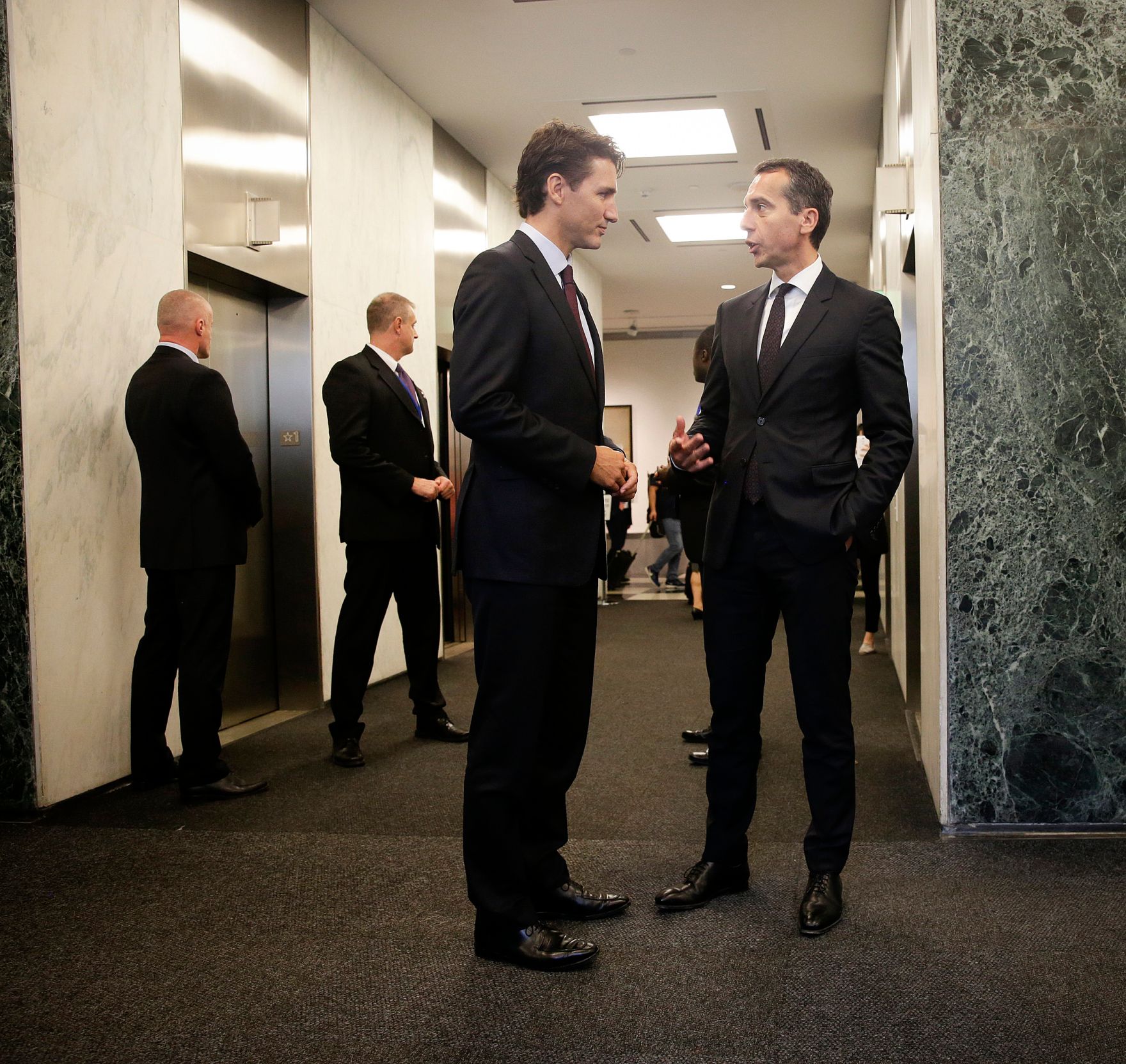 Am 19. September 2016 nahm Bundeskanzler Christian Kern (r.) am Gipfeltreffen der Vereinten Nationen zu Flucht und Migration in New York teil. Im Bild mit dem kanadischen Premierminister Justin Trudeau (l.).