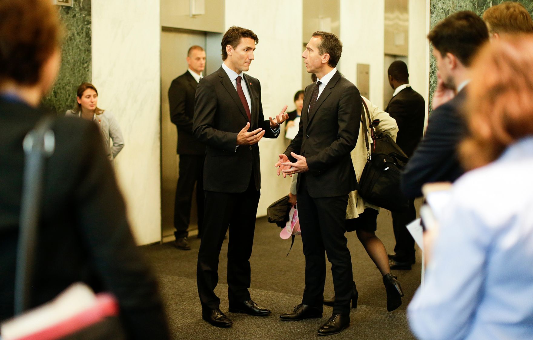 Am 19. September 2016 nahm Bundeskanzler Christian Kern (r.) am Gipfeltreffen der Vereinten Nationen zu Flucht und Migration in New York teil. Im Bild mit dem kanadischen Premierminister Justin Trudeau (l.).