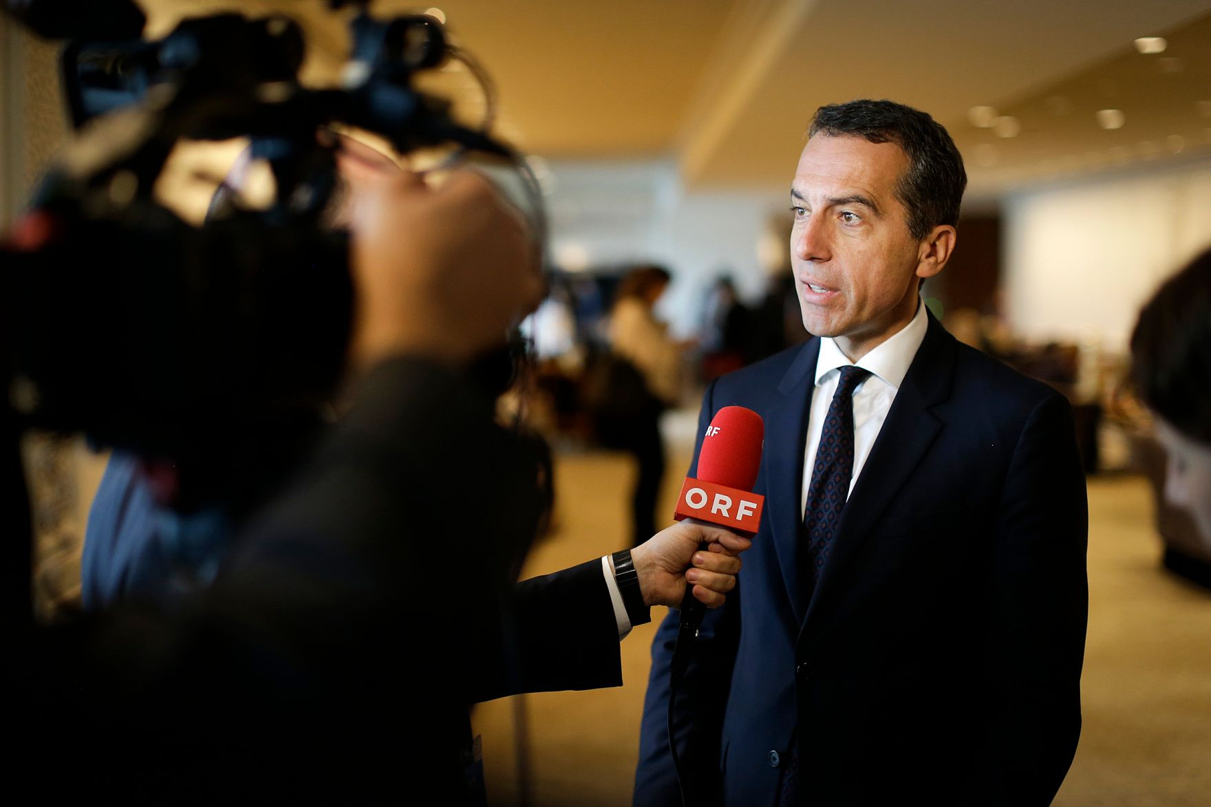 Am 19. September 2016 nahm Bundeskanzler Christian Kern am Gipfeltreffen der Vereinten Nationen zu Flucht und Migration in New York teil. Im Bild bei einem ORF Interview.