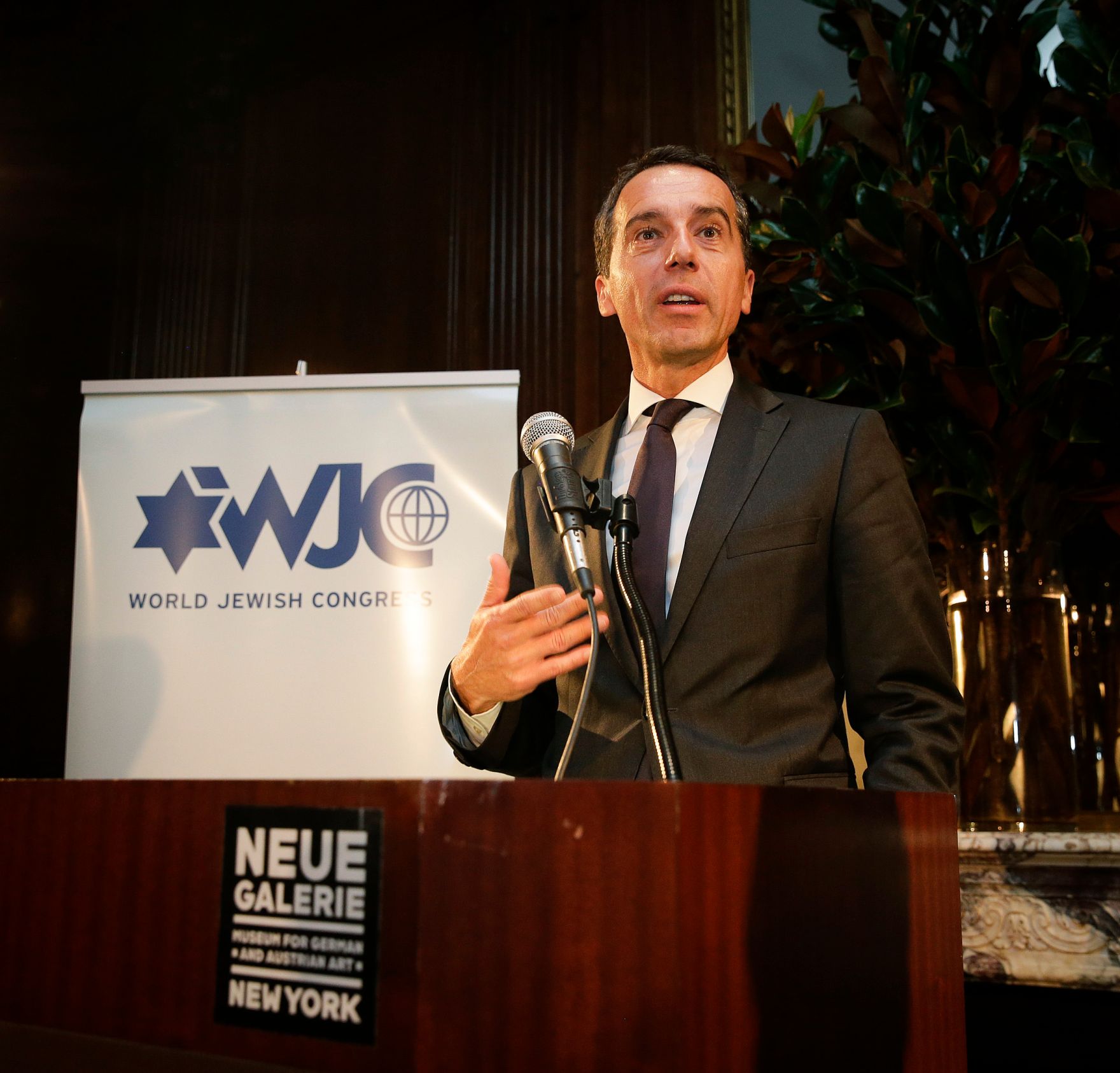 Am 20. September 2016 nahm Bundeskanzler Christian Kern am Gipfeltreffen der Vereinten Nationen zu Flucht und Migration in New York teil. Im Bild beim Besuch im Museum "Neue Galerie New York".