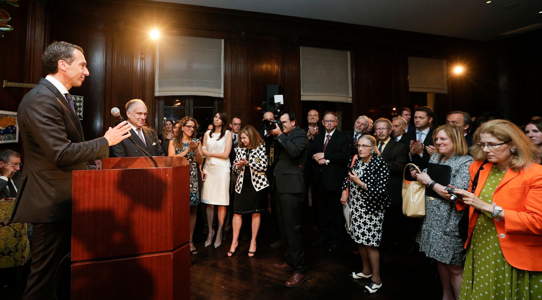 Am 20. September 2016 nahm Bundeskanzler Christian Kern am Gipfeltreffen der Vereinten Nationen zu Flucht und Migration in New York teil. Im Bild beim Besuch im Museum "Neue Galerie New York".