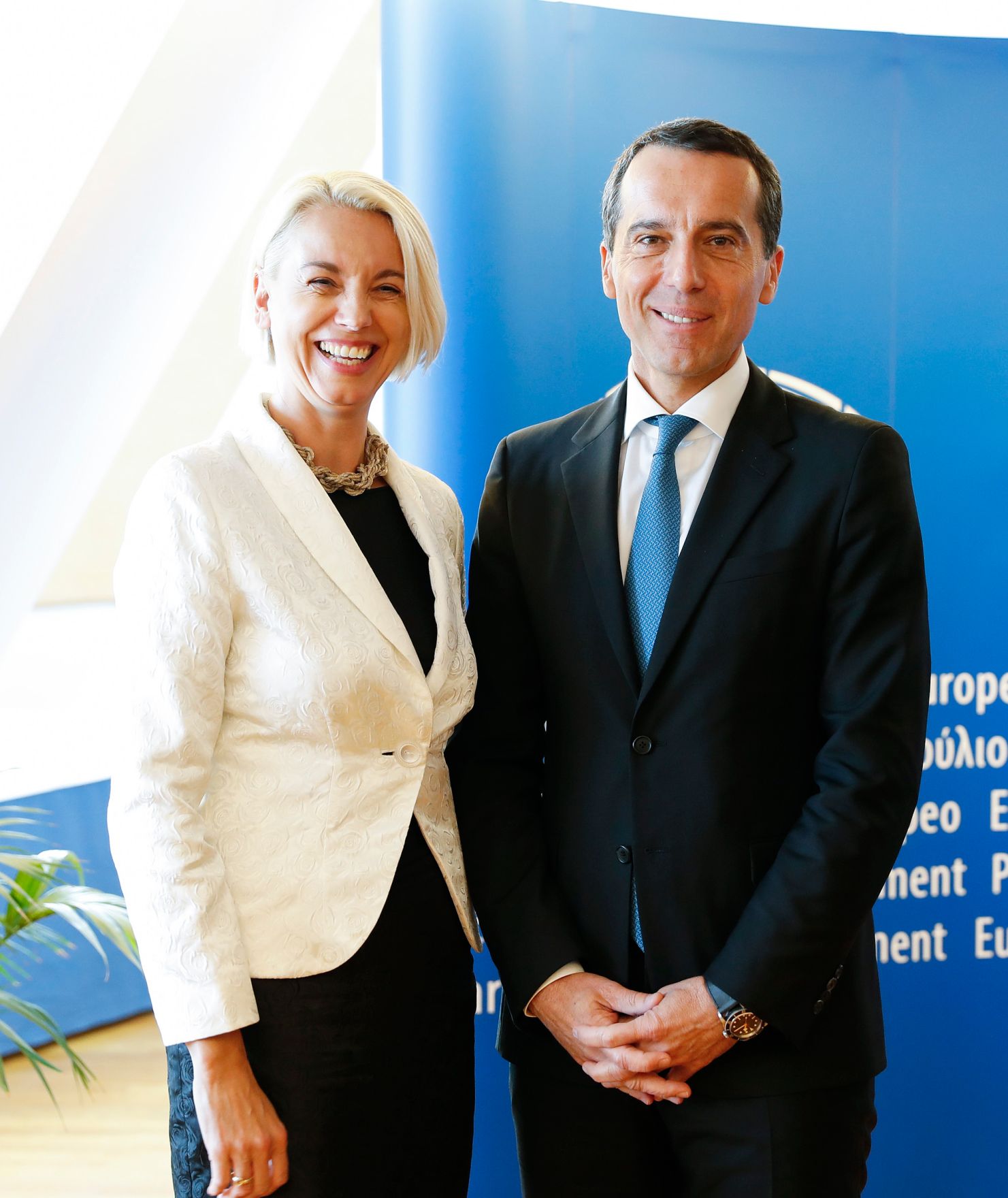 Am 5. Oktober 2016 traf Bundeskanzler Christian Kern (l.) die &ouml;sterreichischen Abgeordneten zum Europ&auml;ischen Parlament in Stra&szlig;burg. Im Bild mit Angelika Mlinar (l.).