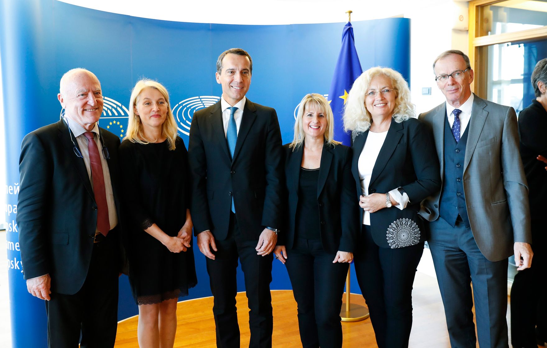 Am 5. Oktober 2016 traf Bundeskanzler Christian Kern (m.l.) die &ouml;sterreichischen Abgeordneten zum Europ&auml;ischen Parlament in Stra&szlig;burg. Im Bild mit (v.l.n.r.) Josef Weidenholzer, Evelyn Regner, Karoline Graswander-Hain, Karin Ingeborg Kadenbach und Eugen Freund.