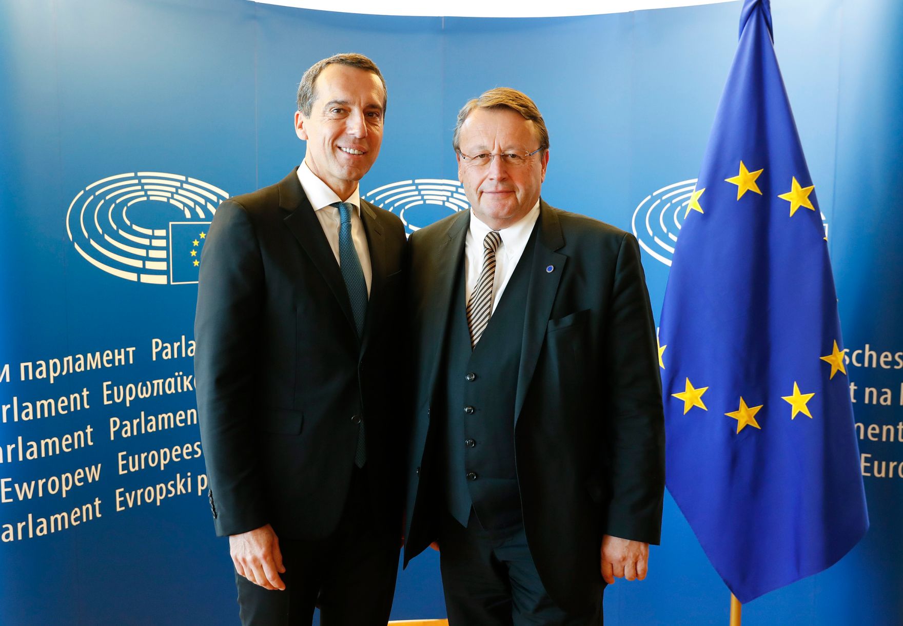 Am 5. Oktober 2016 traf Bundeskanzler Christian Kern (l.) die &ouml;sterreichischen Abgeordneten zum Europ&auml;ischen Parlament in Stra&szlig;burg. Im Bild mit Paul R&uuml;big (r.).