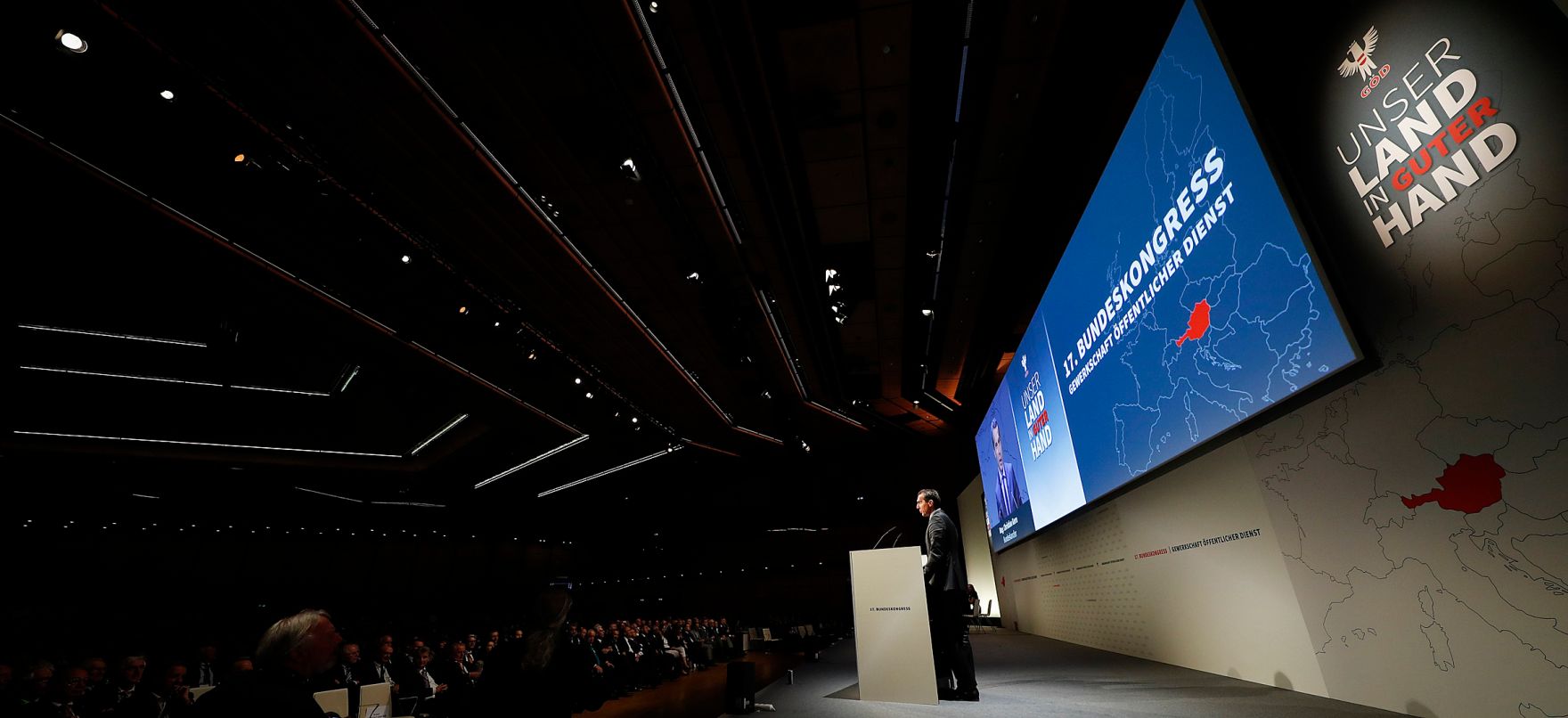 Am 11. Oktober 2016 nahm Bundeskanzler Christian Kern an der feierlichen Er&ouml;ffnung des 17. Bundeskongresses der Gewerkschaft &Ouml;ffentlicher Dienst im Wiener Austria Center teil.