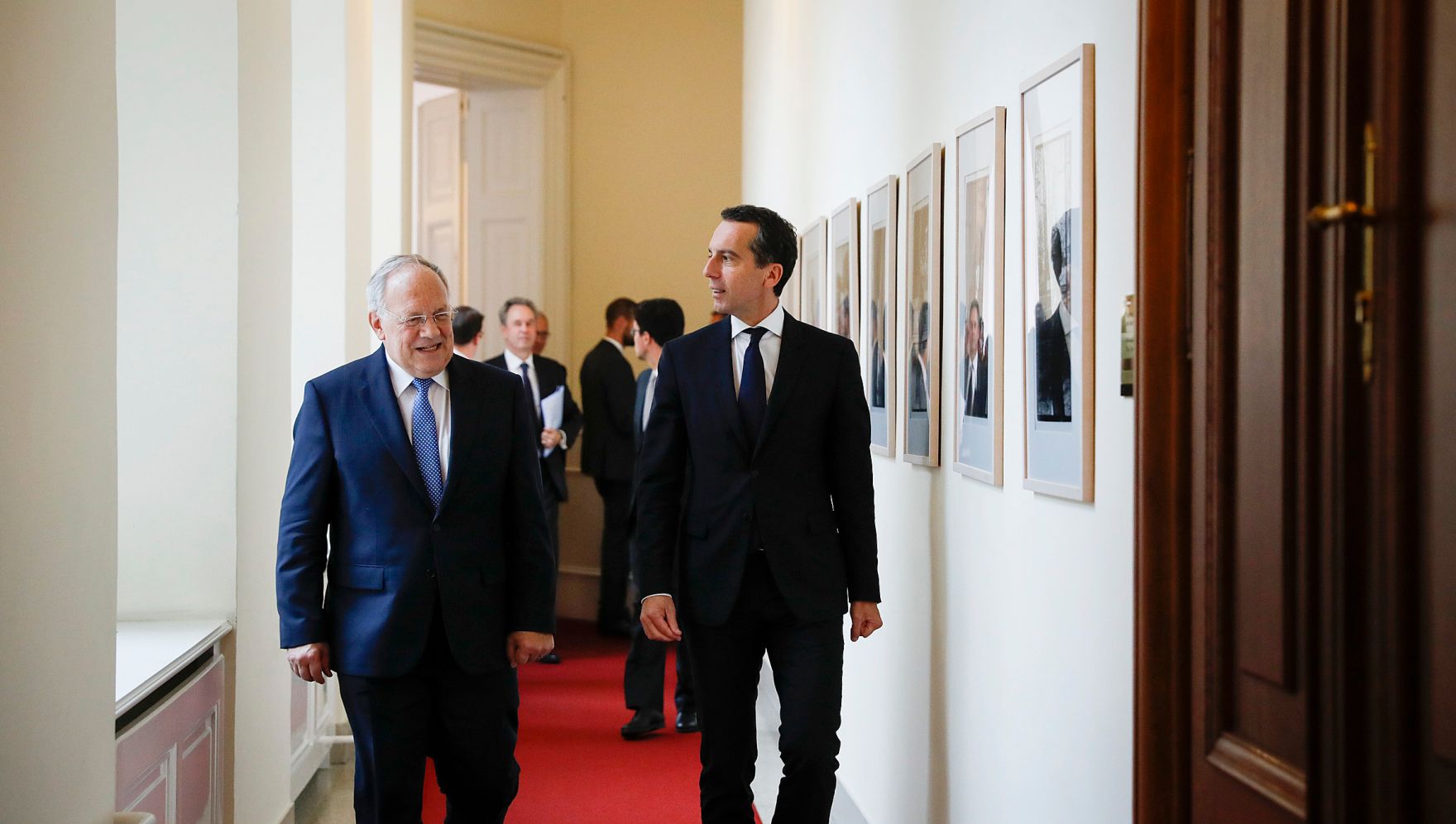 Am 13. Oktober 2016 empfing Bundeskanzler Christian Kern (r.) den Bundespr&auml;sidenten der Schweizer Eidgenossenschaft Johann Schneider-Ammann (l.) zu einem Arbeitsgespr&auml;ch im Bundeskanzleramt.