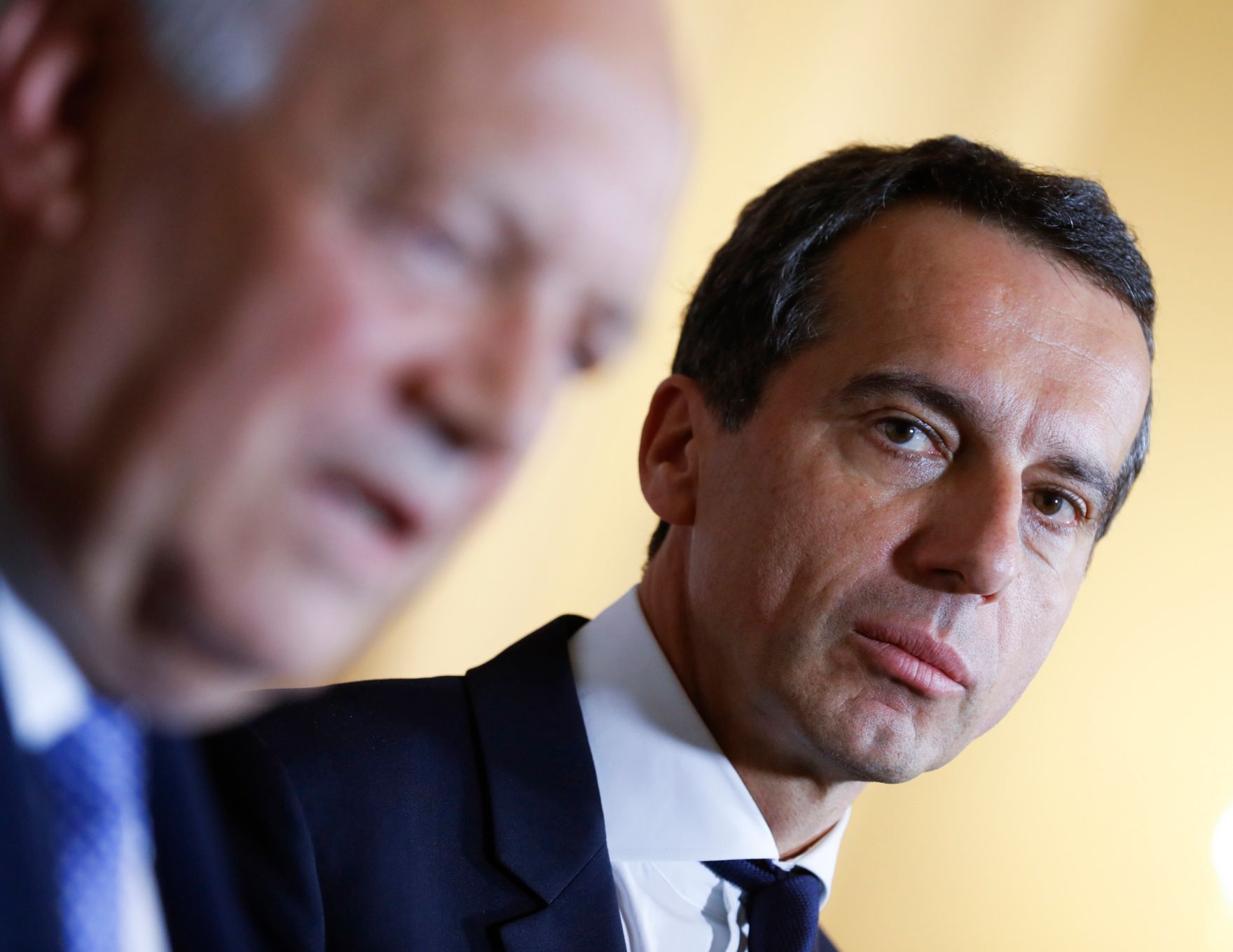 Am 13. Oktober 2016 empfing Bundeskanzler Christian Kern (r.) den Bundespr&auml;sidenten der Schweizer Eidgenossenschaft Johann Schneider-Ammann (l.) zu einem Arbeitsgespr&auml;ch im Bundeskanzleramt. Im Anschluss fand ein Pressegespr&auml;ch statt.