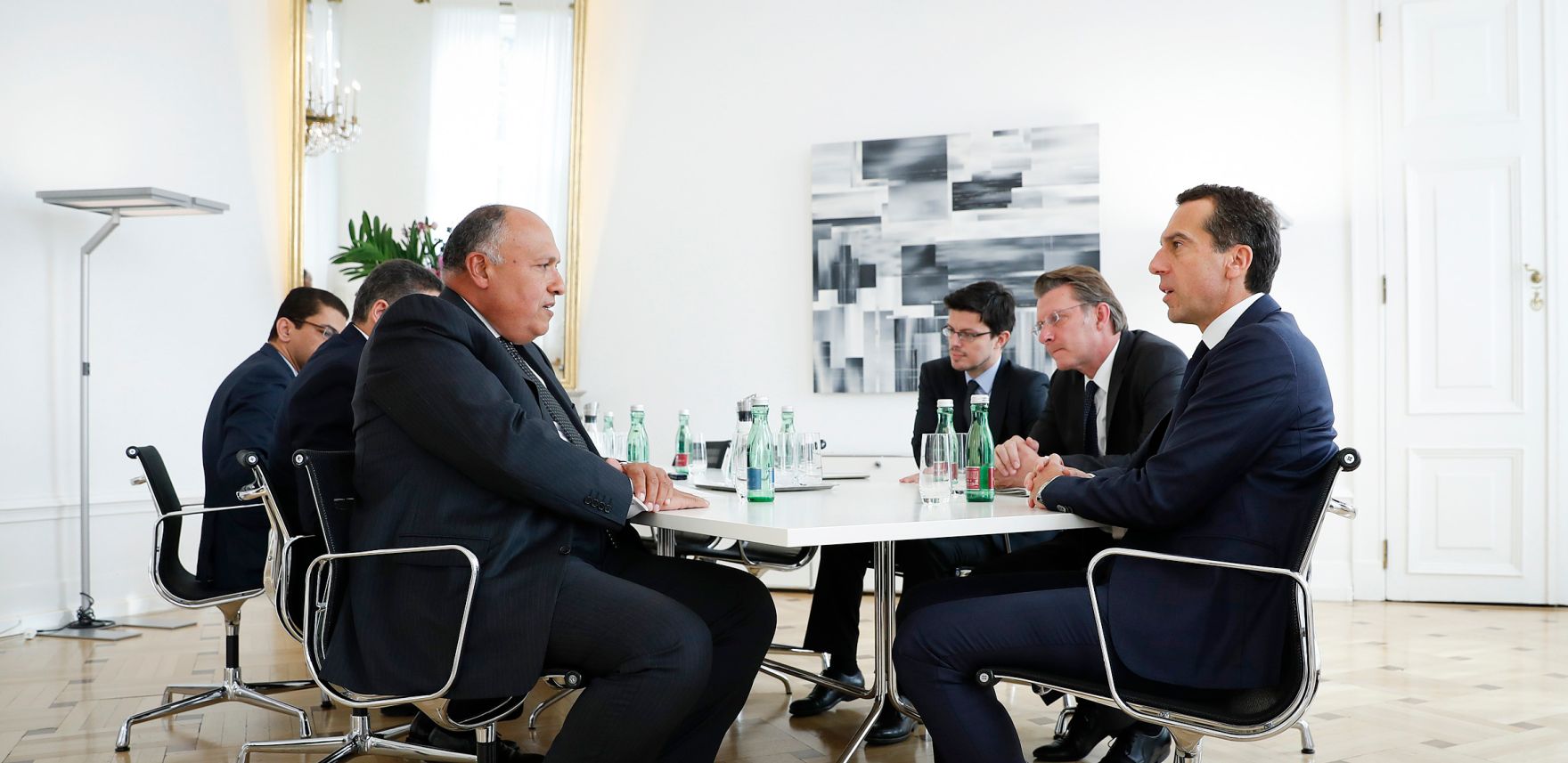 Am 14. Oktober 2016 empfing Bundeskanzler Christian Kern (r.) den &auml;gyptischen Au&szlig;enminister Sameh Hassan Shoukry (l.) zu einem Arbeitsgespr&auml;ch im Bundeskanzleramt.