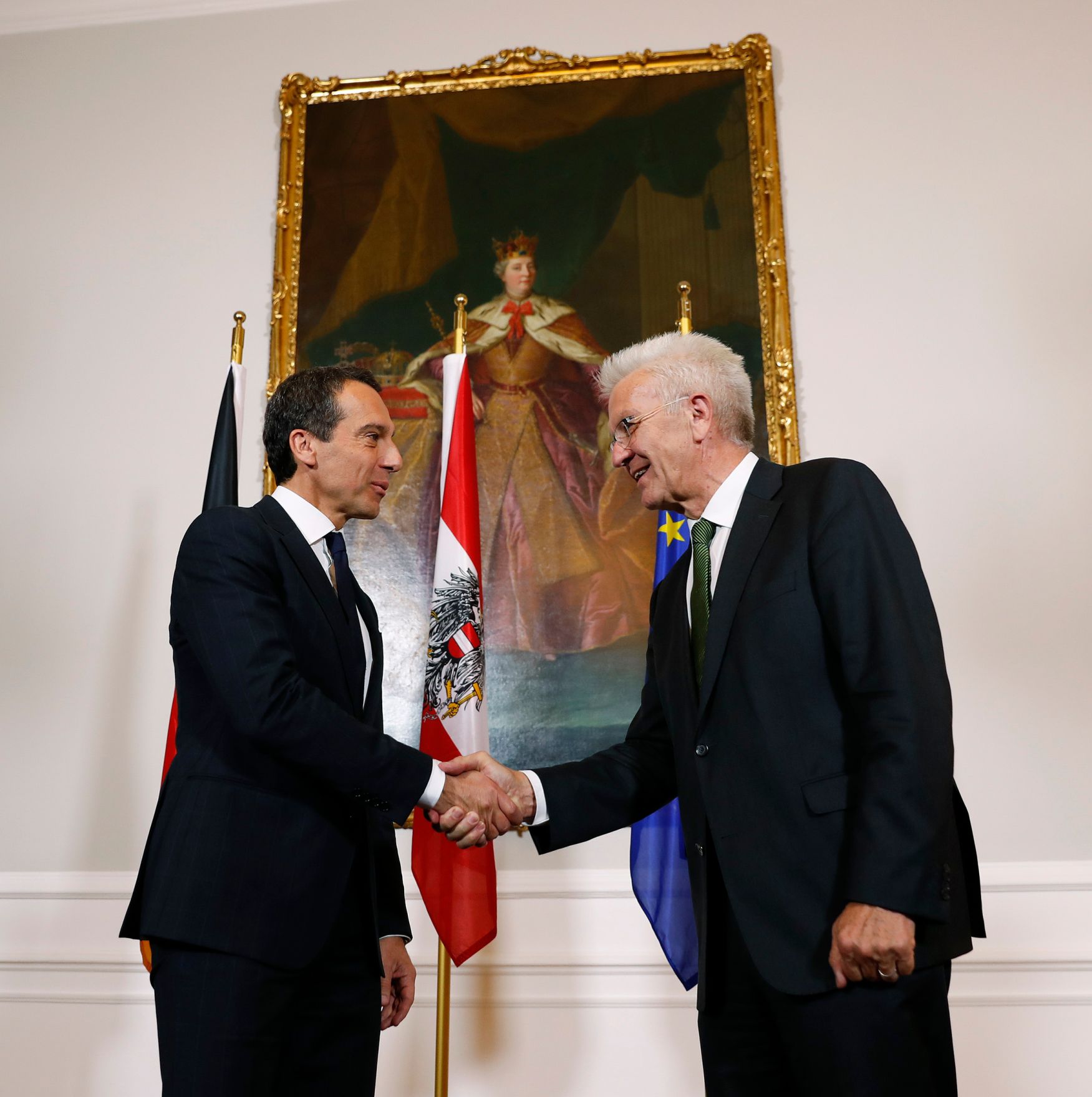 Am 17. Oktober 2016 empfing Bundeskanzler Christian Kern (l.) den Ministerpr&auml;sidenten von Baden- W&uuml;rttemberg Winfried Kretschmann (r.) zu einem Arbeitsgespr&auml;ch im Bundeskanzleramt.