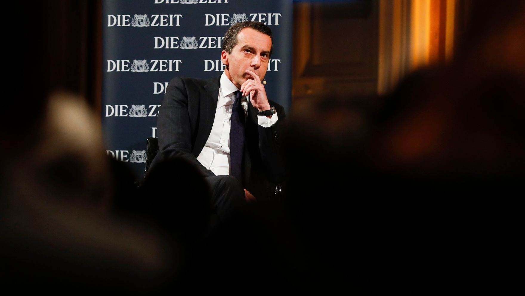 Am 17. Oktober 2016 stellte sich Bundeskanzler Christian Kern (im Bild) den Fragen des Chefredakteur der deutschen Wochenzeitung Die Zeit Giovanni di Lorenzo beim ZEIT-Gespr&auml;ch im MAK.