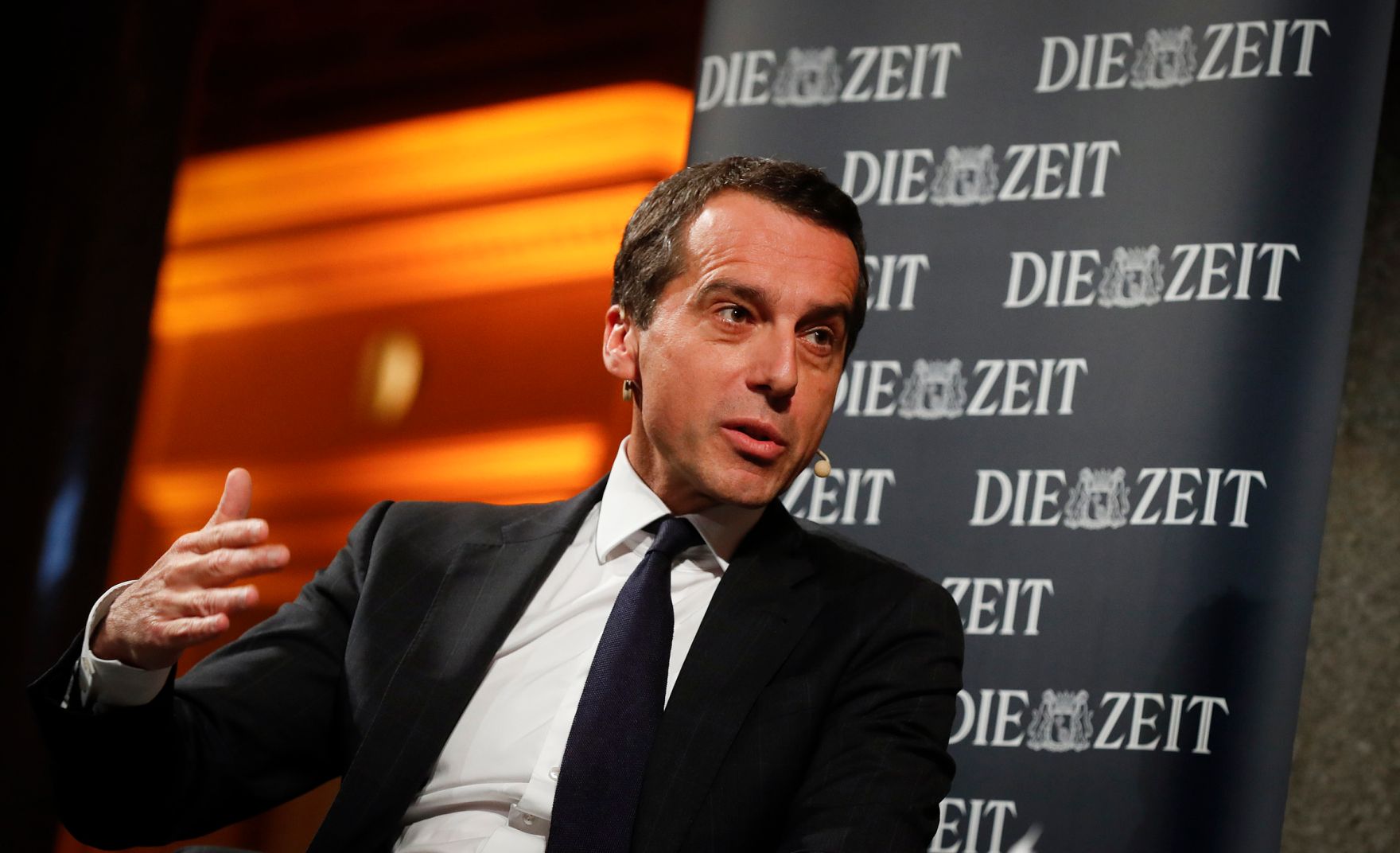Am 17. Oktober 2016 stellte sich Bundeskanzler Christian Kern (im Bild) den Fragen des Chefredakteur der deutschen Wochenzeitung Die Zeit Giovanni di Lorenzo beim ZEIT-Gespr&auml;ch im MAK.