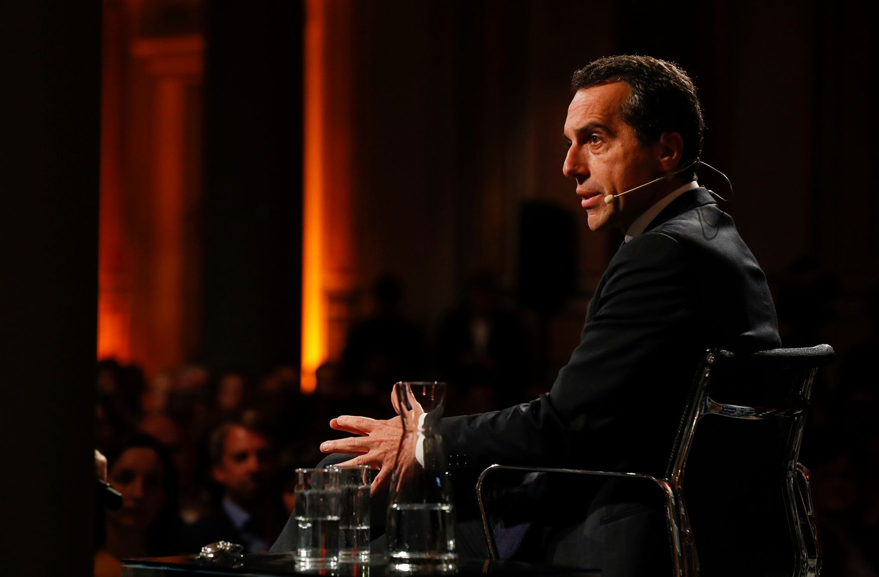 Am 17. Oktober 2016 stellte sich Bundeskanzler Christian Kern (im Bild) den Fragen des Chefredakteur der deutschen Wochenzeitung Die Zeit Giovanni di Lorenzo beim ZEIT-Gespr&auml;ch im MAK.