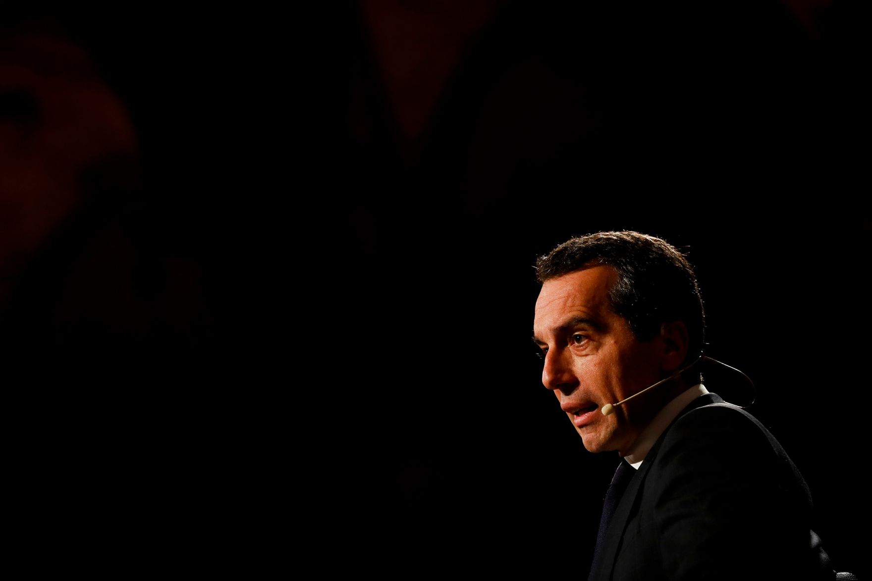 Am 17. Oktober 2016 stellte sich Bundeskanzler Christian Kern (im Bild) den Fragen des Chefredakteur der deutschen Wochenzeitung Die Zeit Giovanni di Lorenzo beim ZEIT-Gespr&auml;ch im MAK.