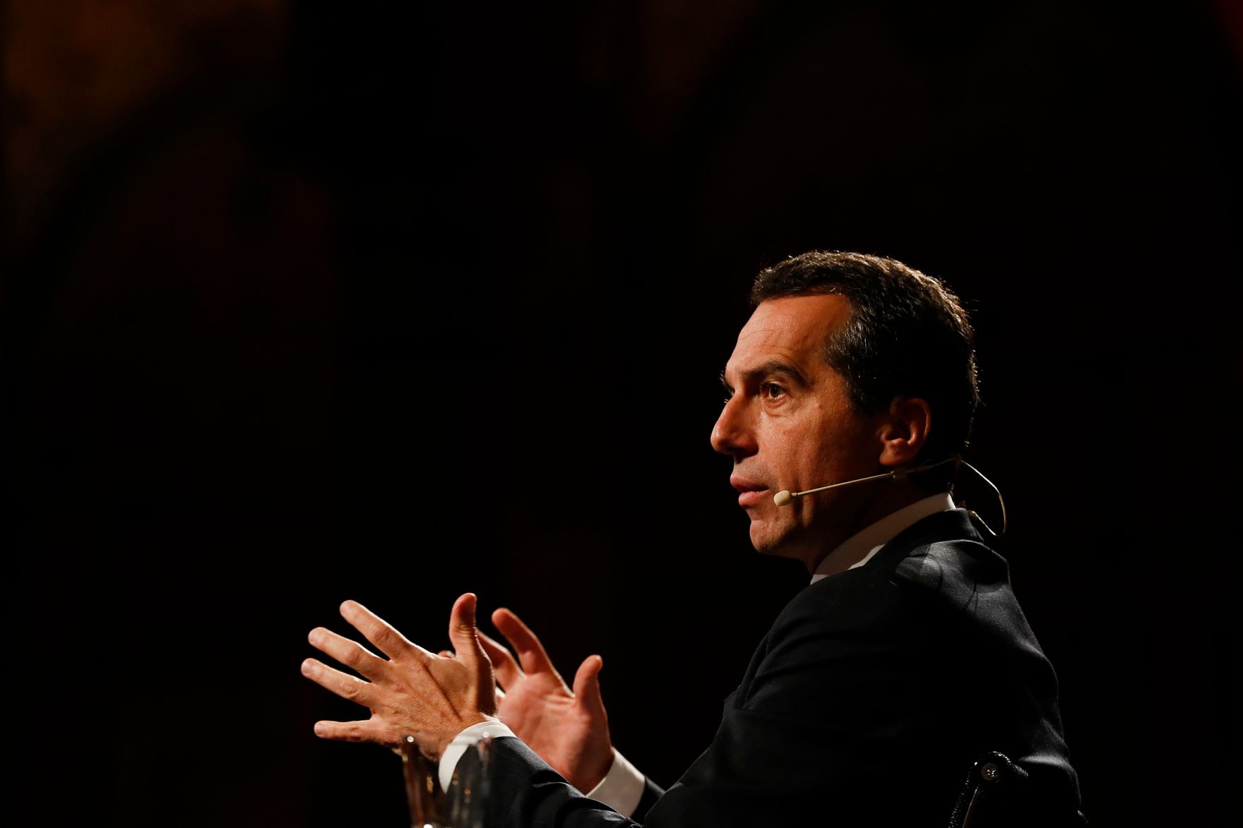 Am 17. Oktober 2016 stellte sich Bundeskanzler Christian Kern (im Bild) den Fragen des Chefredakteur der deutschen Wochenzeitung Die Zeit Giovanni di Lorenzo beim ZEIT-Gespr&auml;ch im MAK.