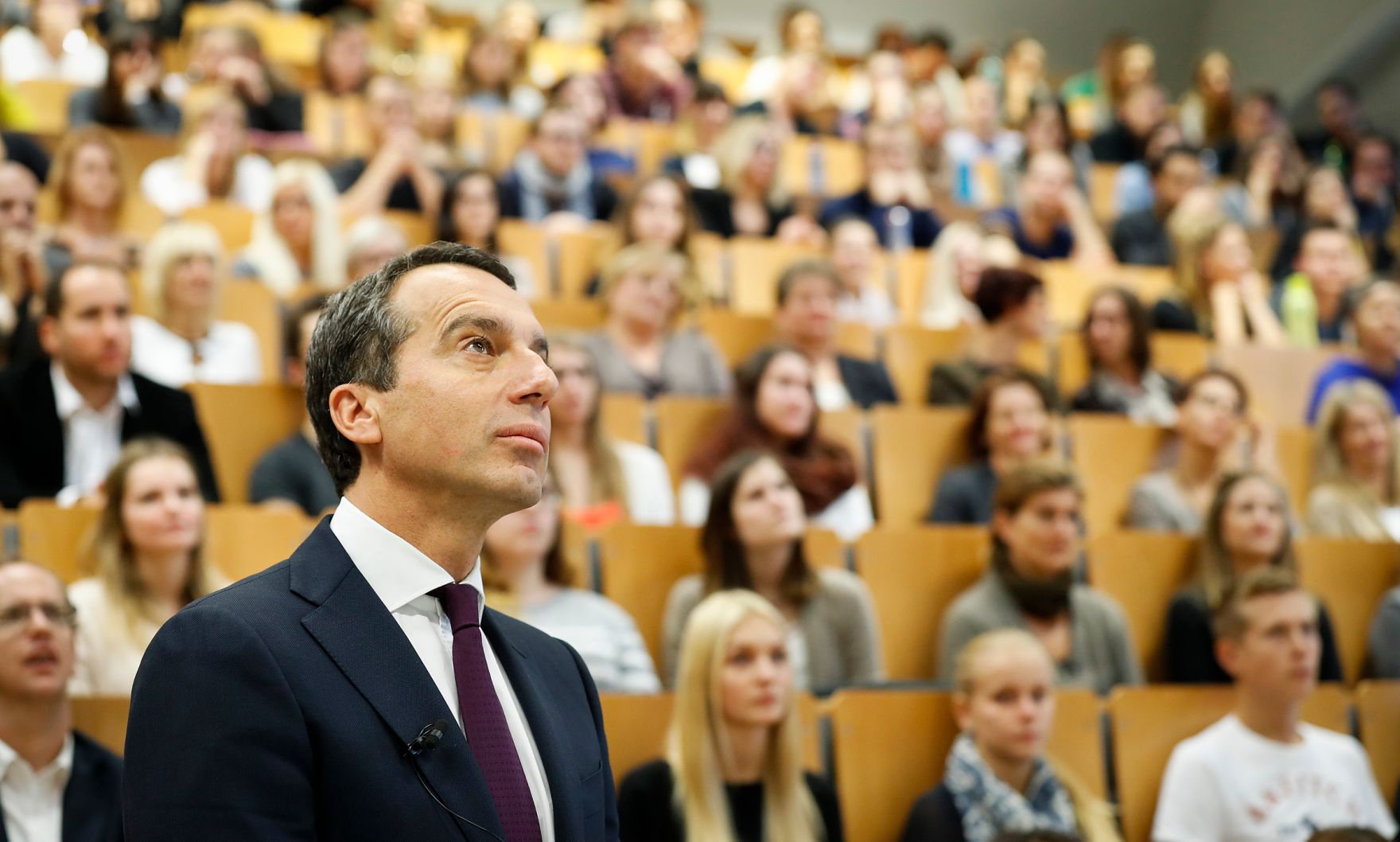 Am 18. Oktober 2016 besuchte Bundeskanzler Christian Kern das Bundesland Burgenland. Im Bild in der Fachhochschule Eisenstadt.
