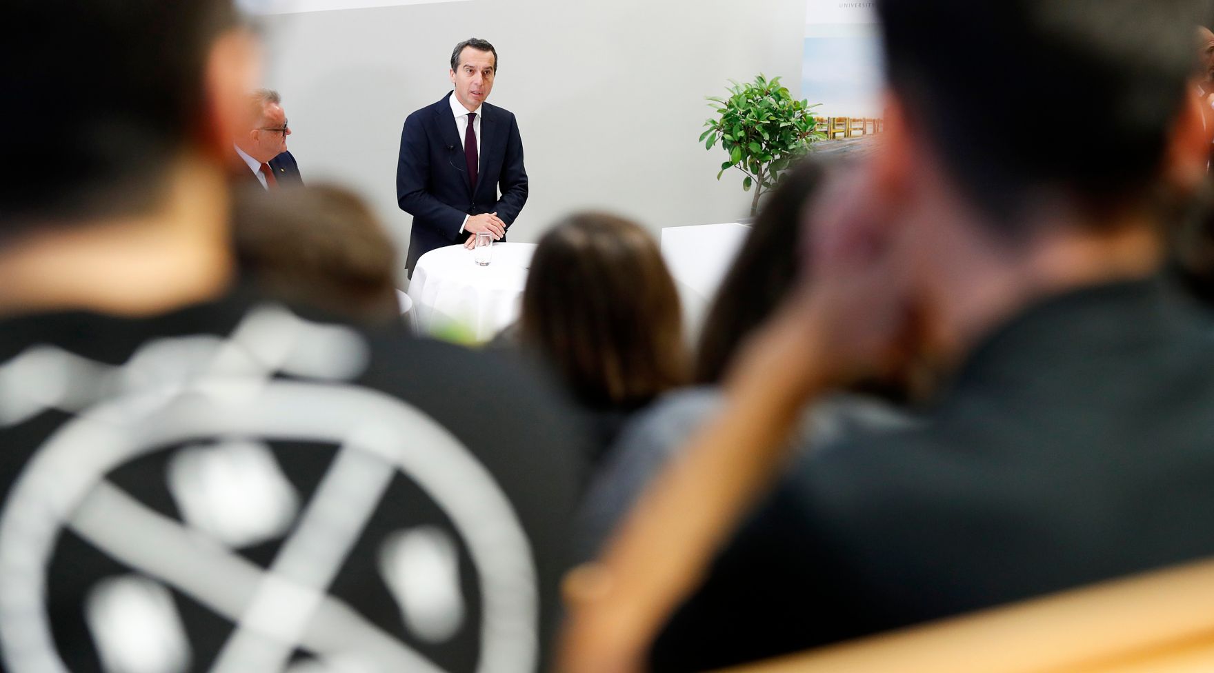 Am 18. Oktober 2016 besuchte Bundeskanzler Christian Kern das Bundesland Burgenland. Im Bild in der Fachhochschule Eisenstadt.