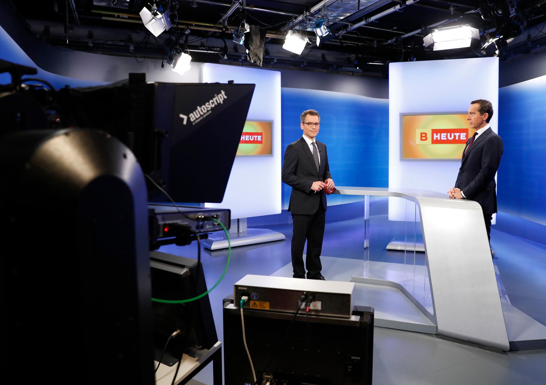 Am 18. Oktober 2016 besuchte Bundeskanzler Christian Kern (r.) das Bundesland Burgenland. Im Bild bei der Aufzeichnung des Interview f&uuml;r "Burgenland heute".