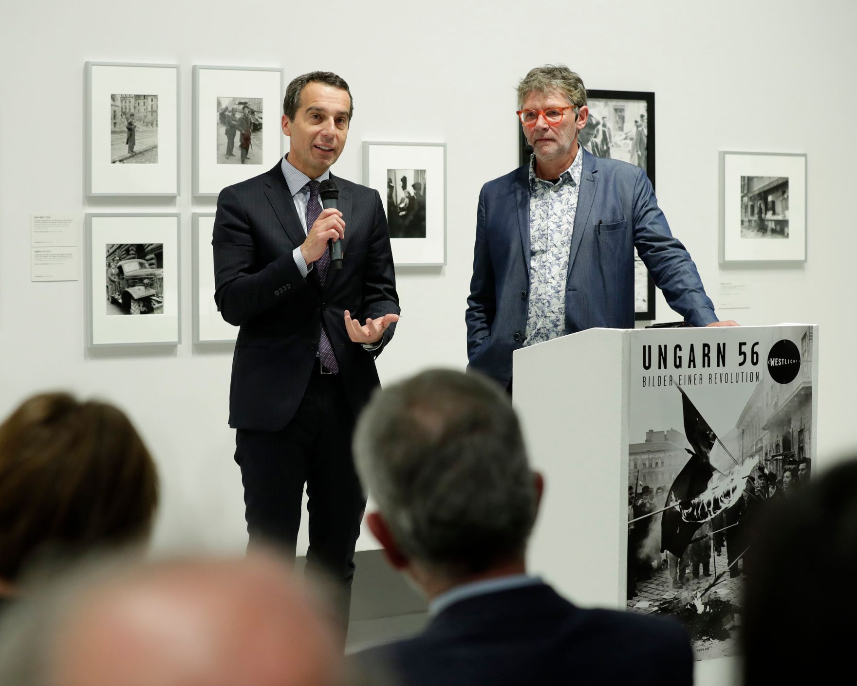 Am 19. Oktober 2016 er&ouml;ffnete Bundeskanzler Christian Kern (l.) die Ausstellung Ungarn 56 im Westlicht.