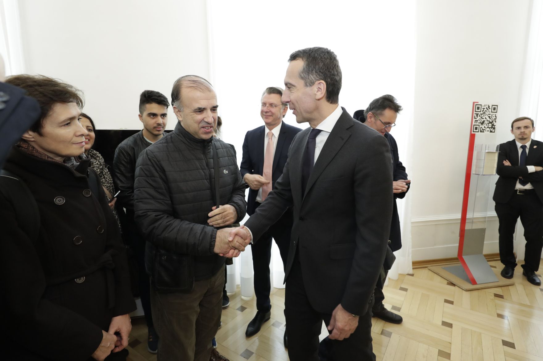 Am 26. Oktober 2016 empfing Bundeskanzler Christian Kern im Rahmen des Nationalfeiertages Besucherinnen und Besucher im Bundeskanzleramt.