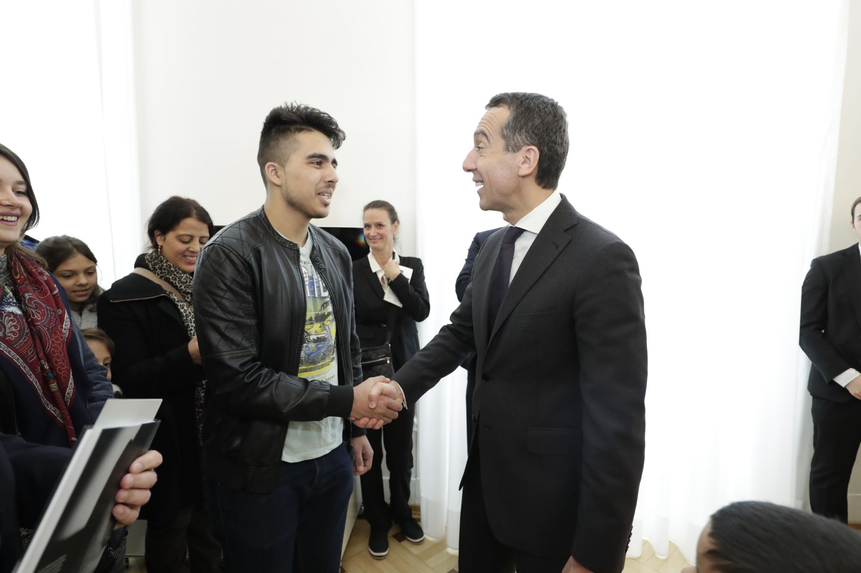 Am 26. Oktober 2016 empfing Bundeskanzler Christian Kern im Rahmen des Nationalfeiertages Besucherinnen und Besucher im Bundeskanzleramt.