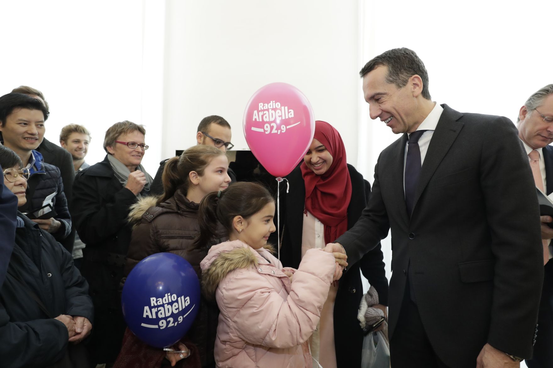 Am 26. Oktober 2016 empfing Bundeskanzler Christian Kern im Rahmen des Nationalfeiertages Besucherinnen und Besucher im Bundeskanzleramt.