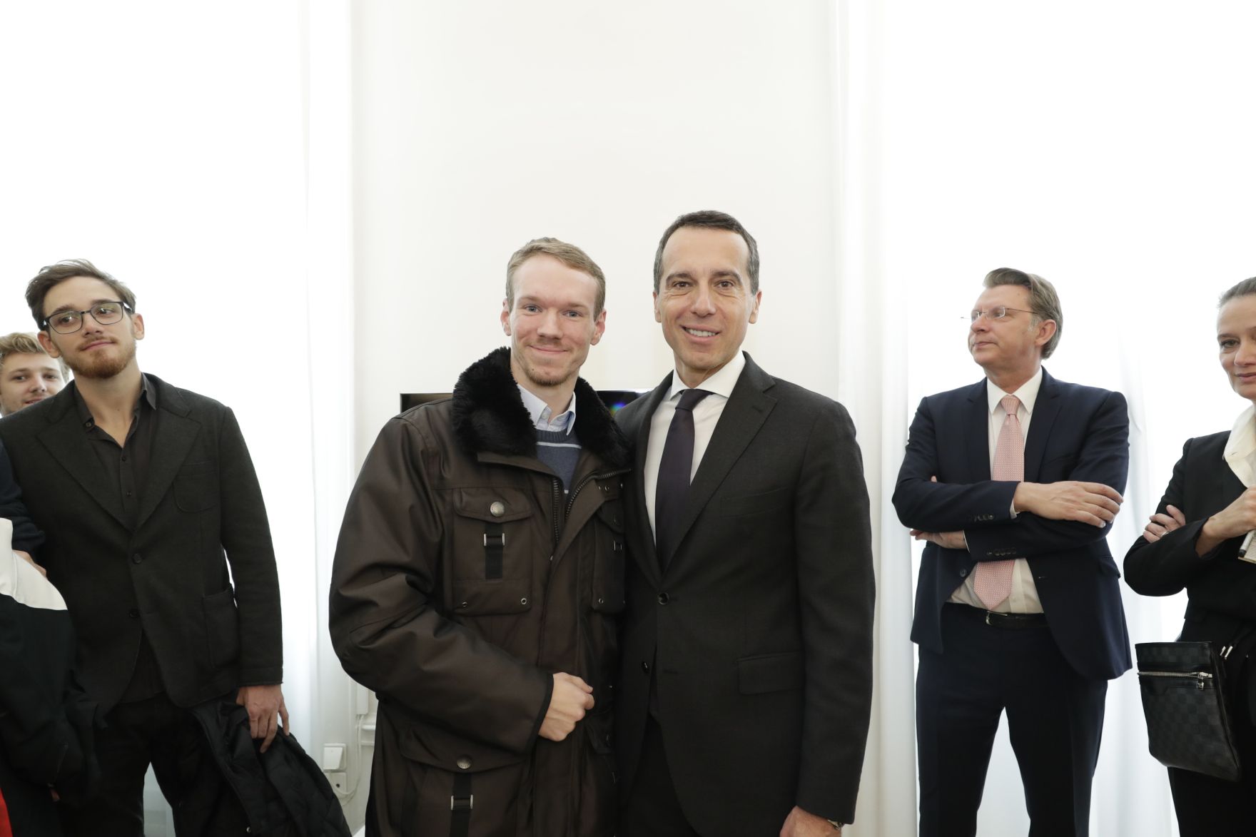 Am 26. Oktober 2016 empfing Bundeskanzler Christian Kern im Rahmen des Nationalfeiertages Besucherinnen und Besucher im Bundeskanzleramt.