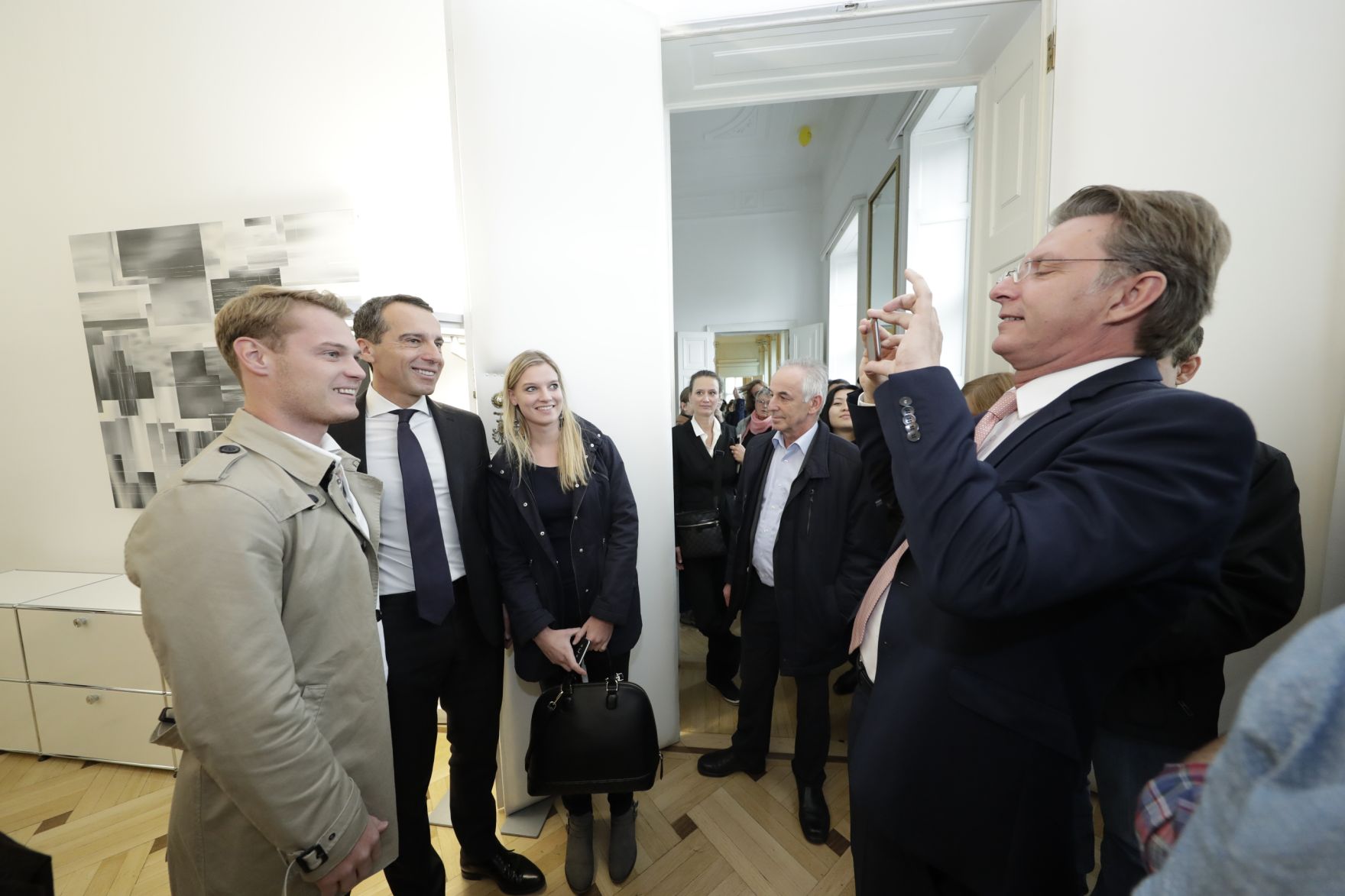 Am 26. Oktober 2016 empfing Bundeskanzler Christian Kern im Rahmen des Nationalfeiertages Besucherinnen und Besucher im Bundeskanzleramt.