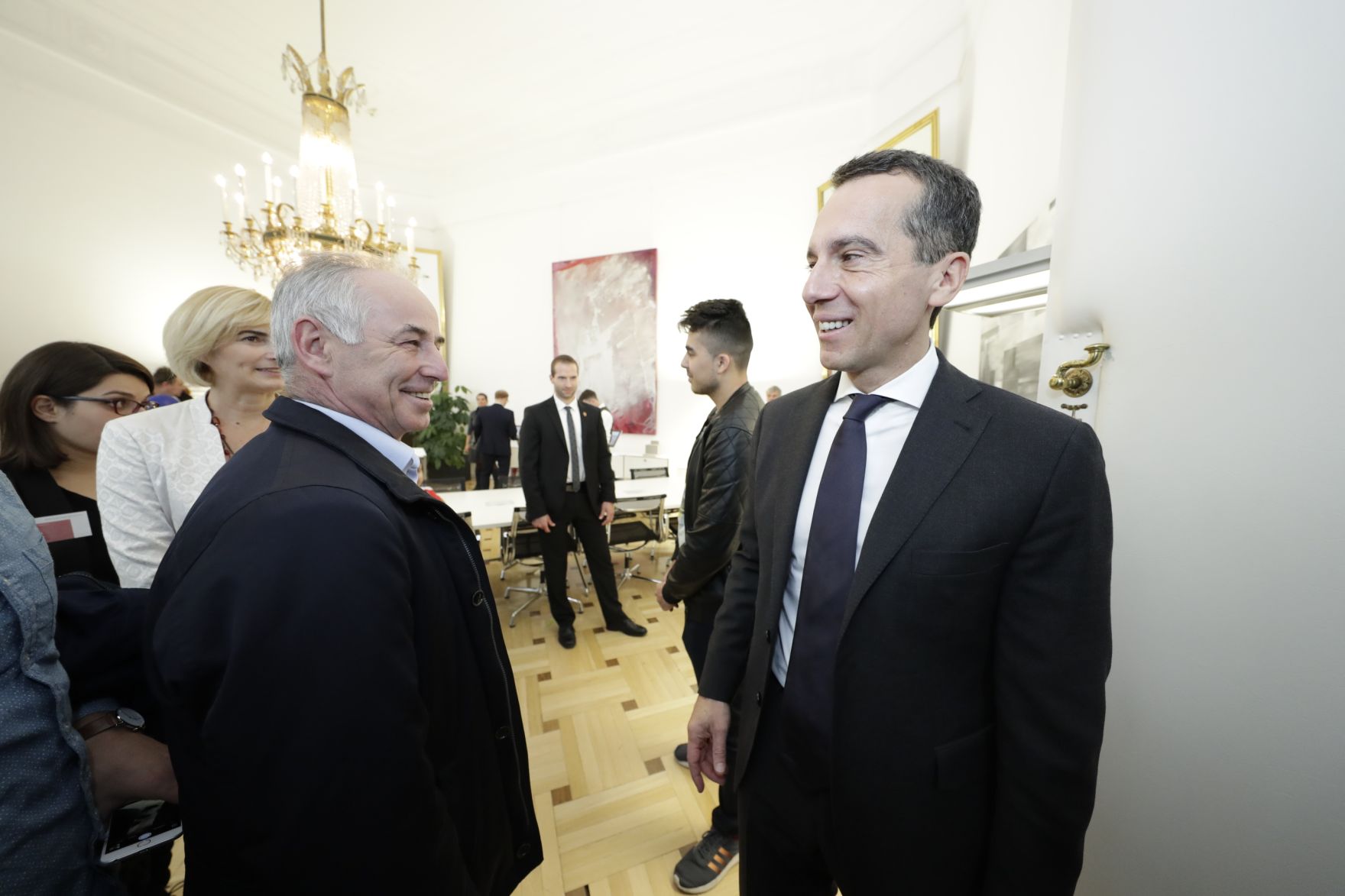 Am 26. Oktober 2016 empfing Bundeskanzler Christian Kern im Rahmen des Nationalfeiertages Besucherinnen und Besucher im Bundeskanzleramt.
