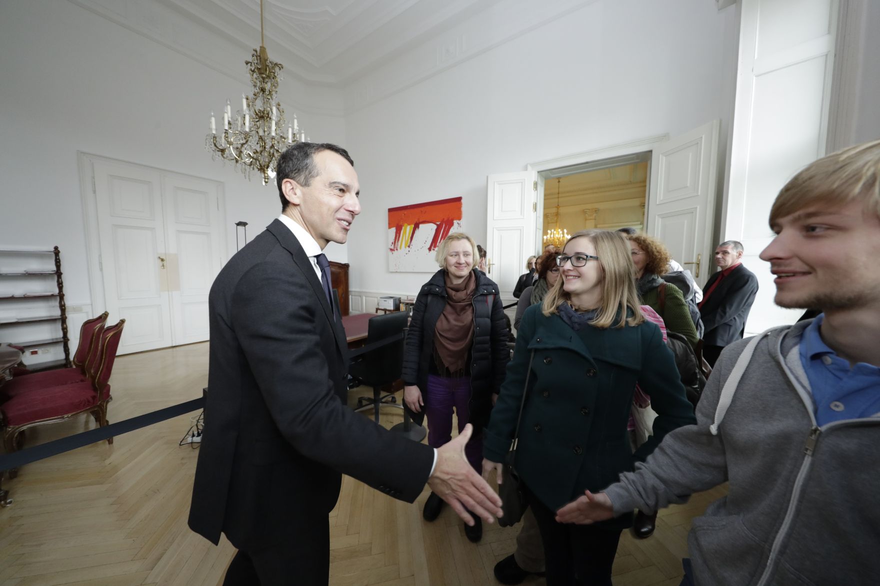 Am 26. Oktober 2016 empfing Bundeskanzler Christian Kern im Rahmen des Nationalfeiertages Besucherinnen und Besucher im Bundeskanzleramt.