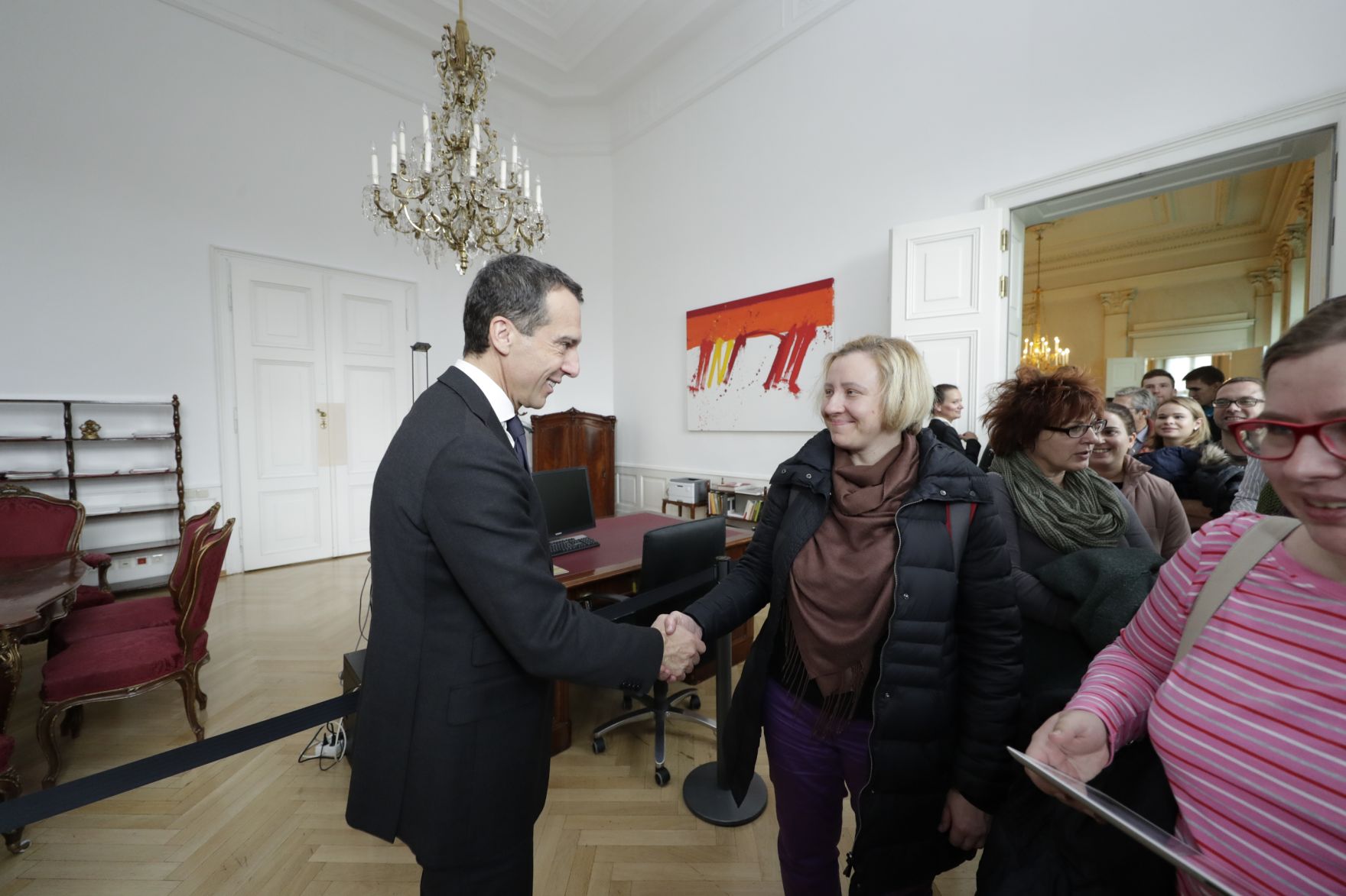 Am 26. Oktober 2016 empfing Bundeskanzler Christian Kern im Rahmen des Nationalfeiertages Besucherinnen und Besucher im Bundeskanzleramt.