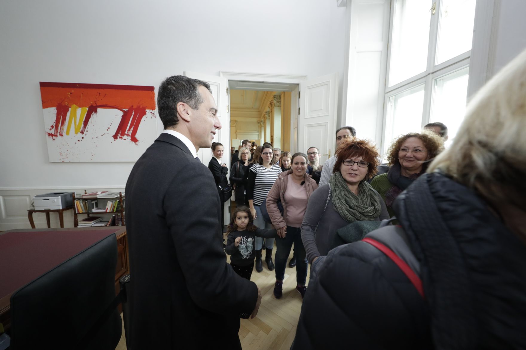 Am 26. Oktober 2016 empfing Bundeskanzler Christian Kern im Rahmen des Nationalfeiertages Besucherinnen und Besucher im Bundeskanzleramt.