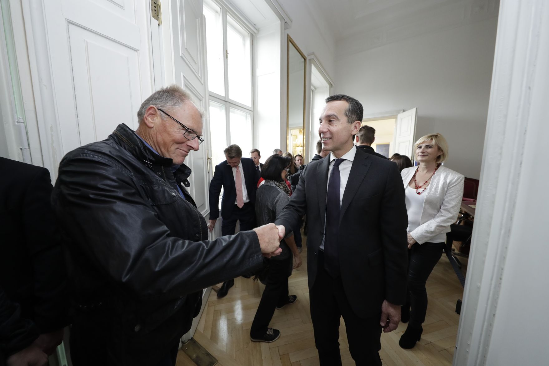 Am 26. Oktober 2016 empfing Bundeskanzler Christian Kern im Rahmen des Nationalfeiertages Besucherinnen und Besucher im Bundeskanzleramt.