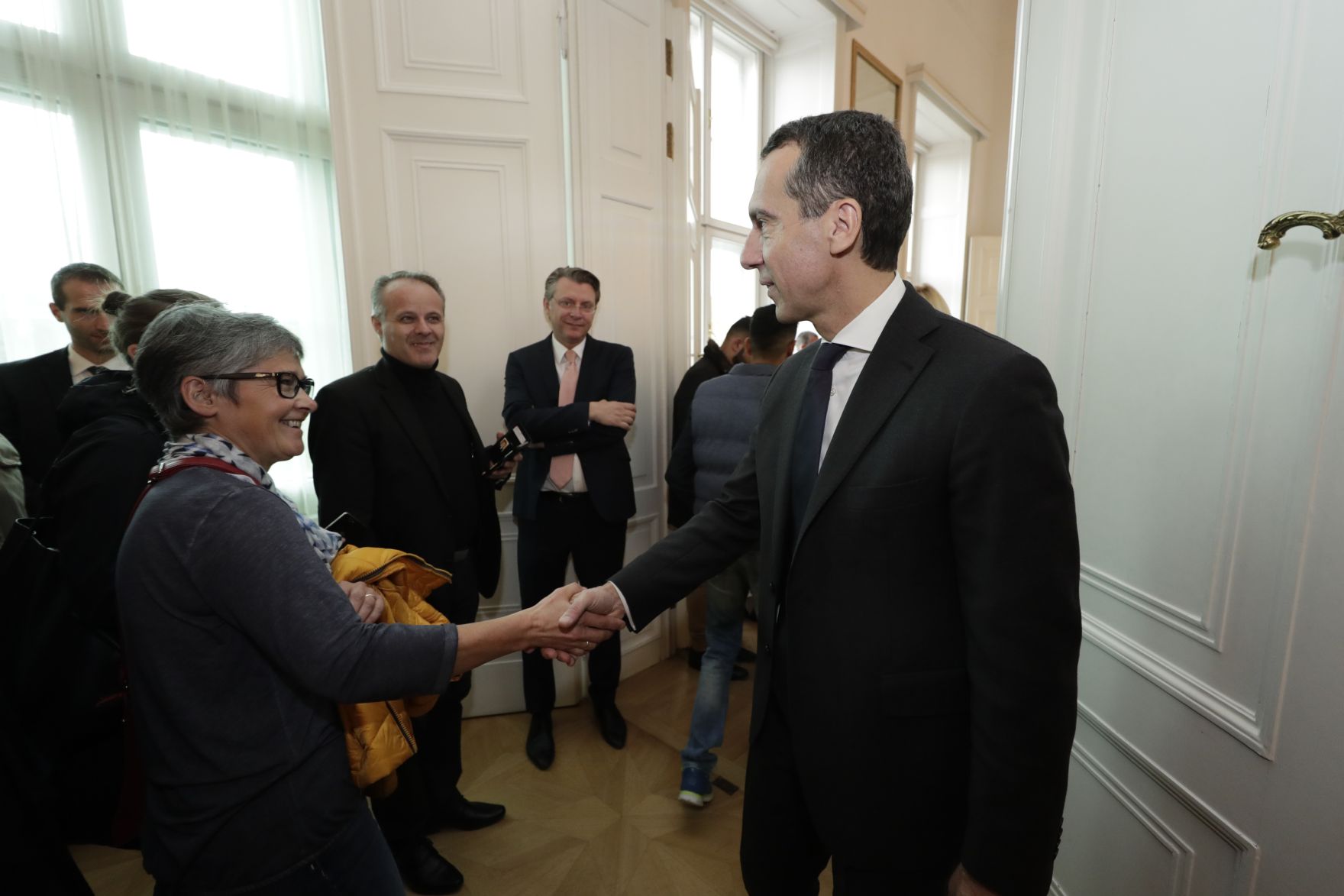 Am 26. Oktober 2016 empfing Bundeskanzler Christian Kern im Rahmen des Nationalfeiertages Besucherinnen und Besucher im Bundeskanzleramt.