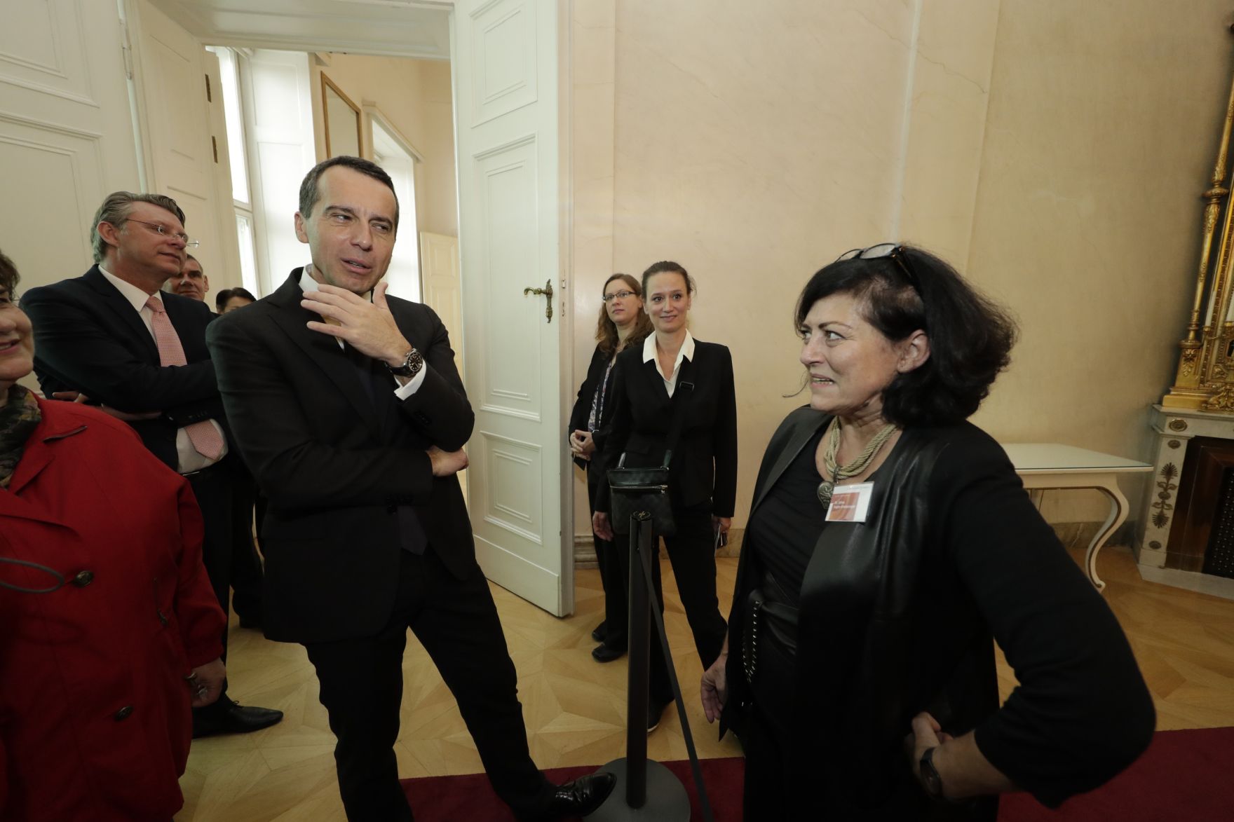 Am 26. Oktober 2016 empfing Bundeskanzler Christian Kern im Rahmen des Nationalfeiertages Besucherinnen und Besucher im Bundeskanzleramt.