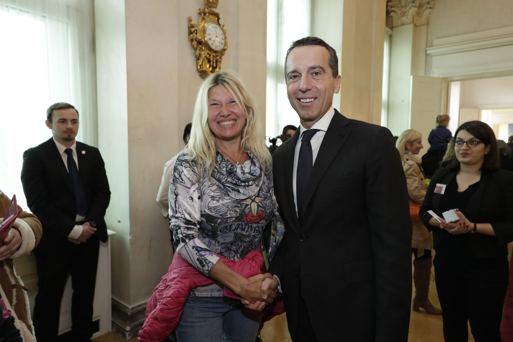 Am 26. Oktober 2016 empfing Bundeskanzler Christian Kern im Rahmen des Nationalfeiertages Besucherinnen und Besucher im Bundeskanzleramt.