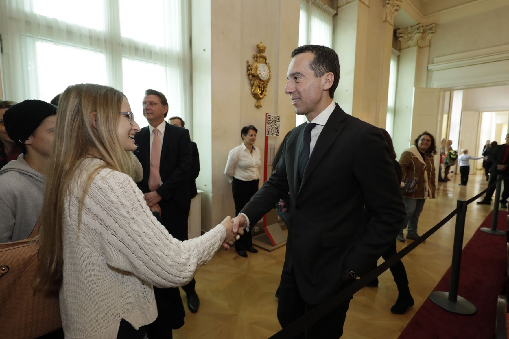 Am 26. Oktober 2016 empfing Bundeskanzler Christian Kern im Rahmen des Nationalfeiertages Besucherinnen und Besucher im Bundeskanzleramt.