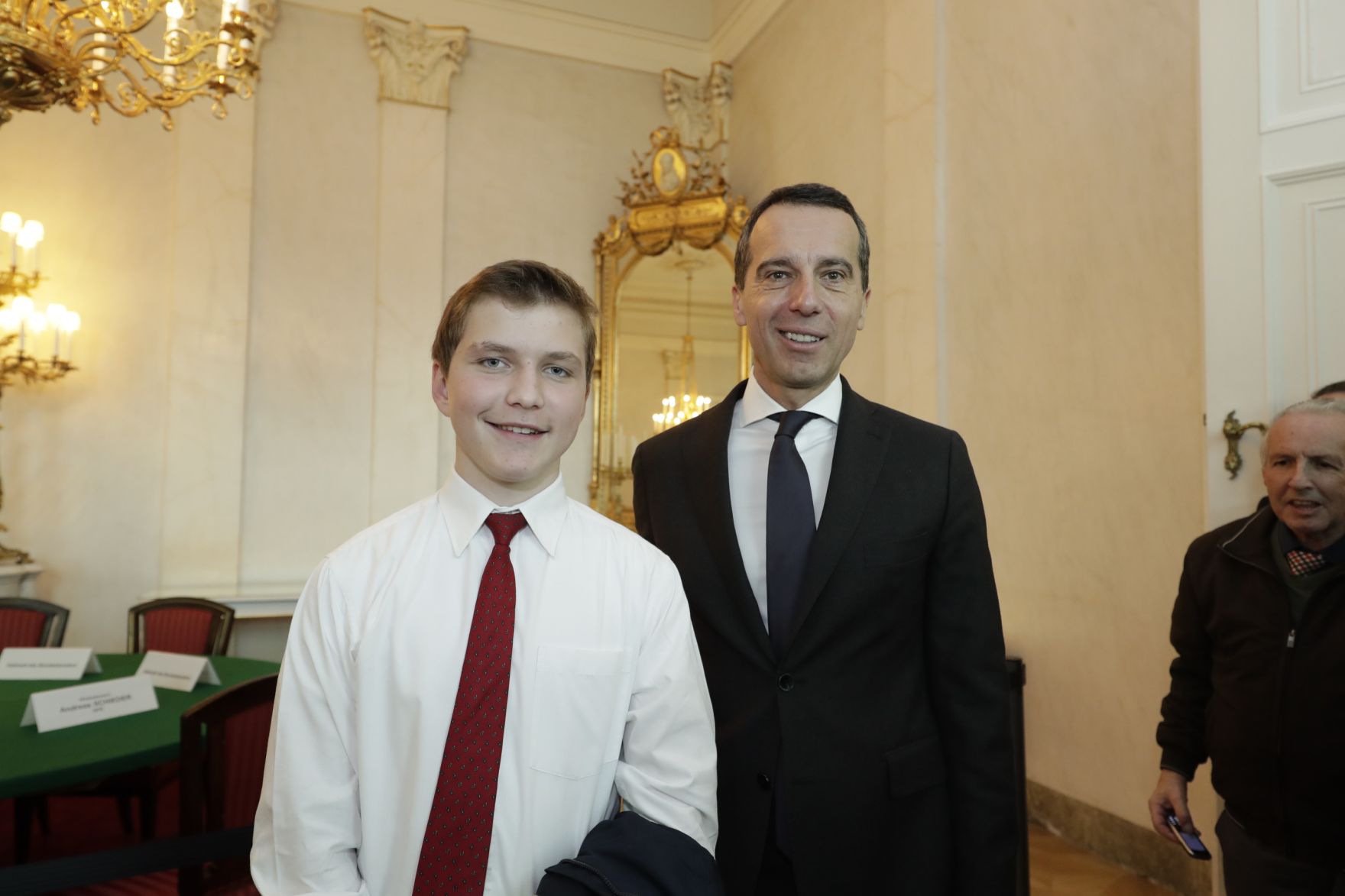 Am 26. Oktober 2016 empfing Bundeskanzler Christian Kern im Rahmen des Nationalfeiertages Besucherinnen und Besucher im Bundeskanzleramt.